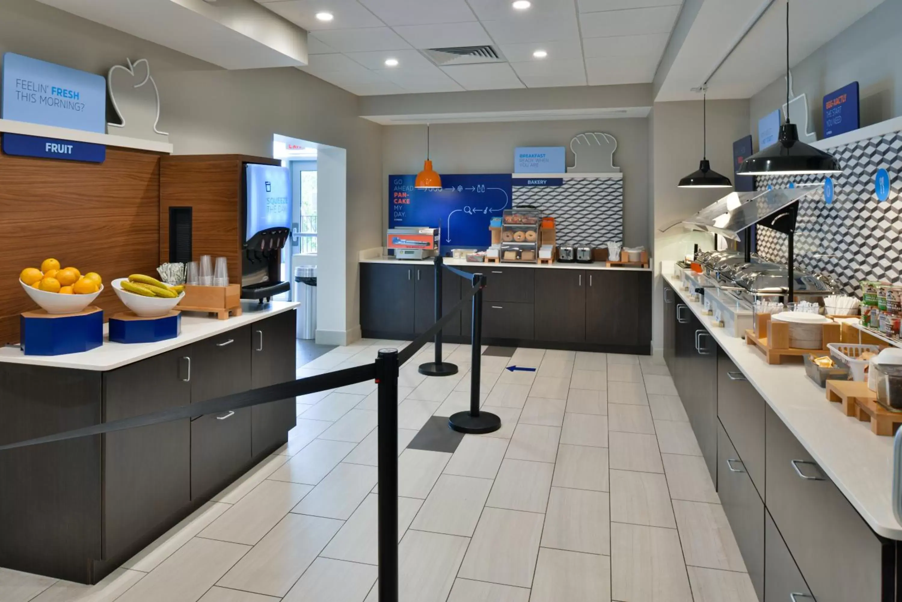 Food and drinks, Kitchen/Kitchenette in Holiday Inn Express Orlando - South Park, an IHG Hotel