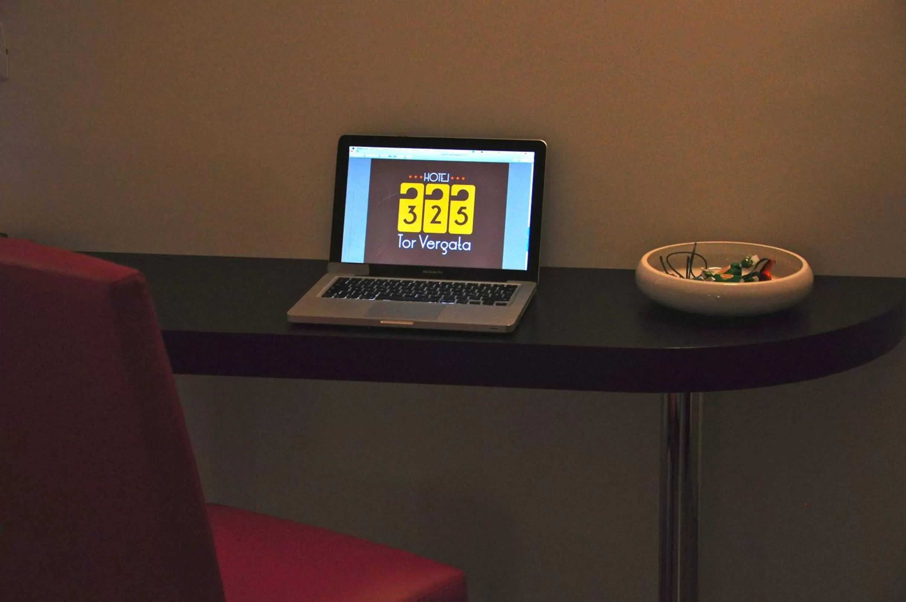 Decorative detail in Hotel 325 Tor Vergata