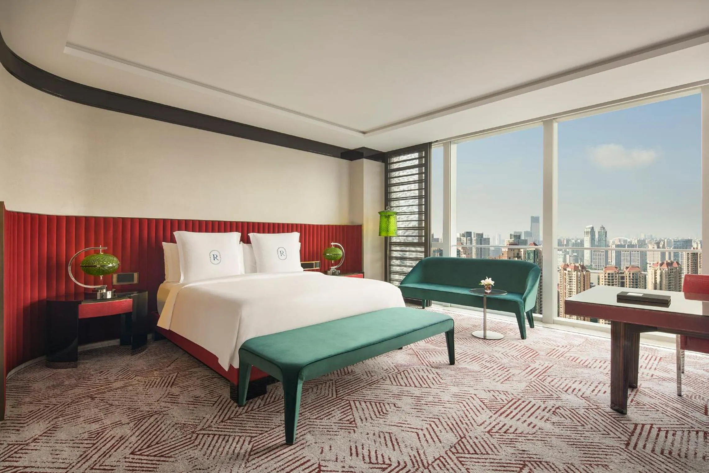 Premium King Room with Mobility Accessible Roll-In Shower in Regent Shanghai Pudong