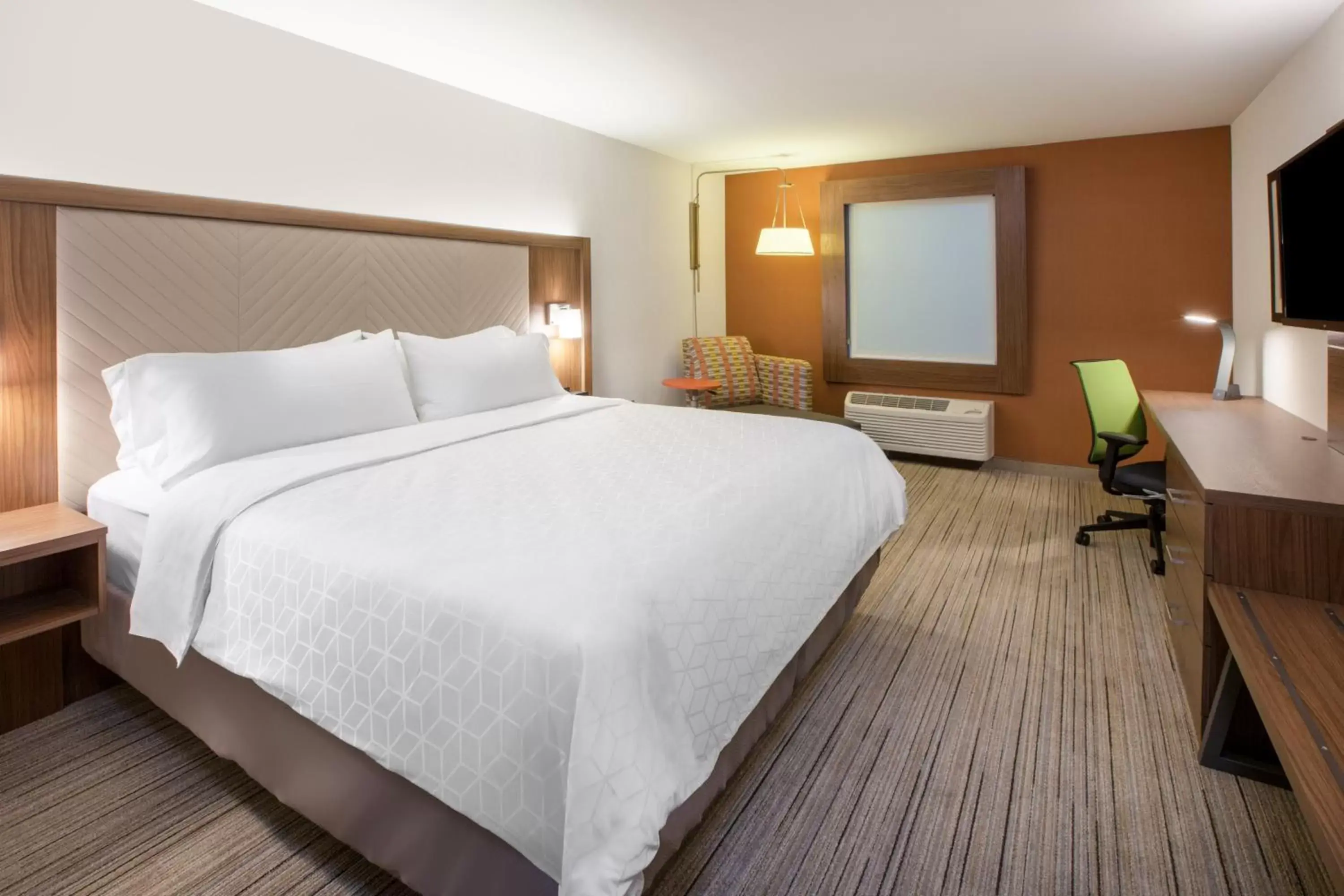 Photo of the whole room, Bed in Holiday Inn Express & Suites - Dawsonville, an IHG Hotel