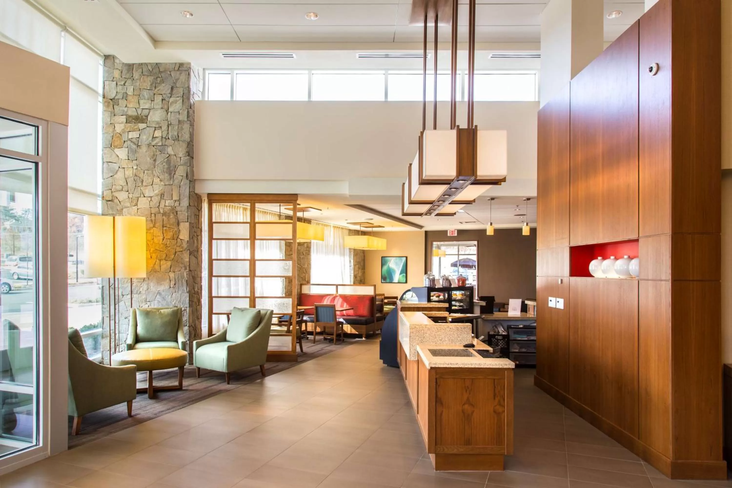 Lounge or bar in Hyatt Place Charlottesville