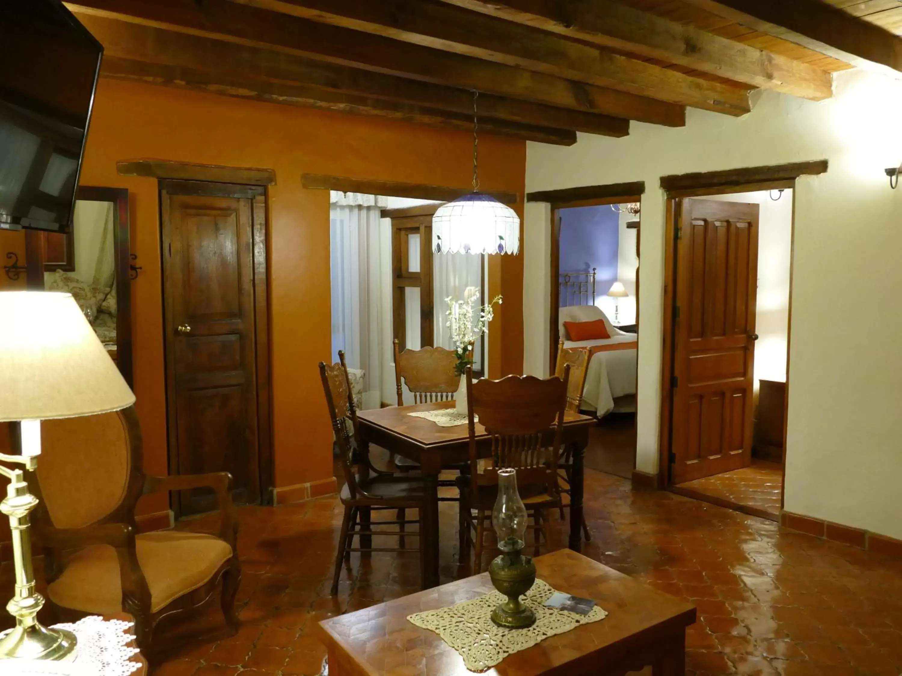 Decorative detail, Dining Area in El Meson de los Poetas