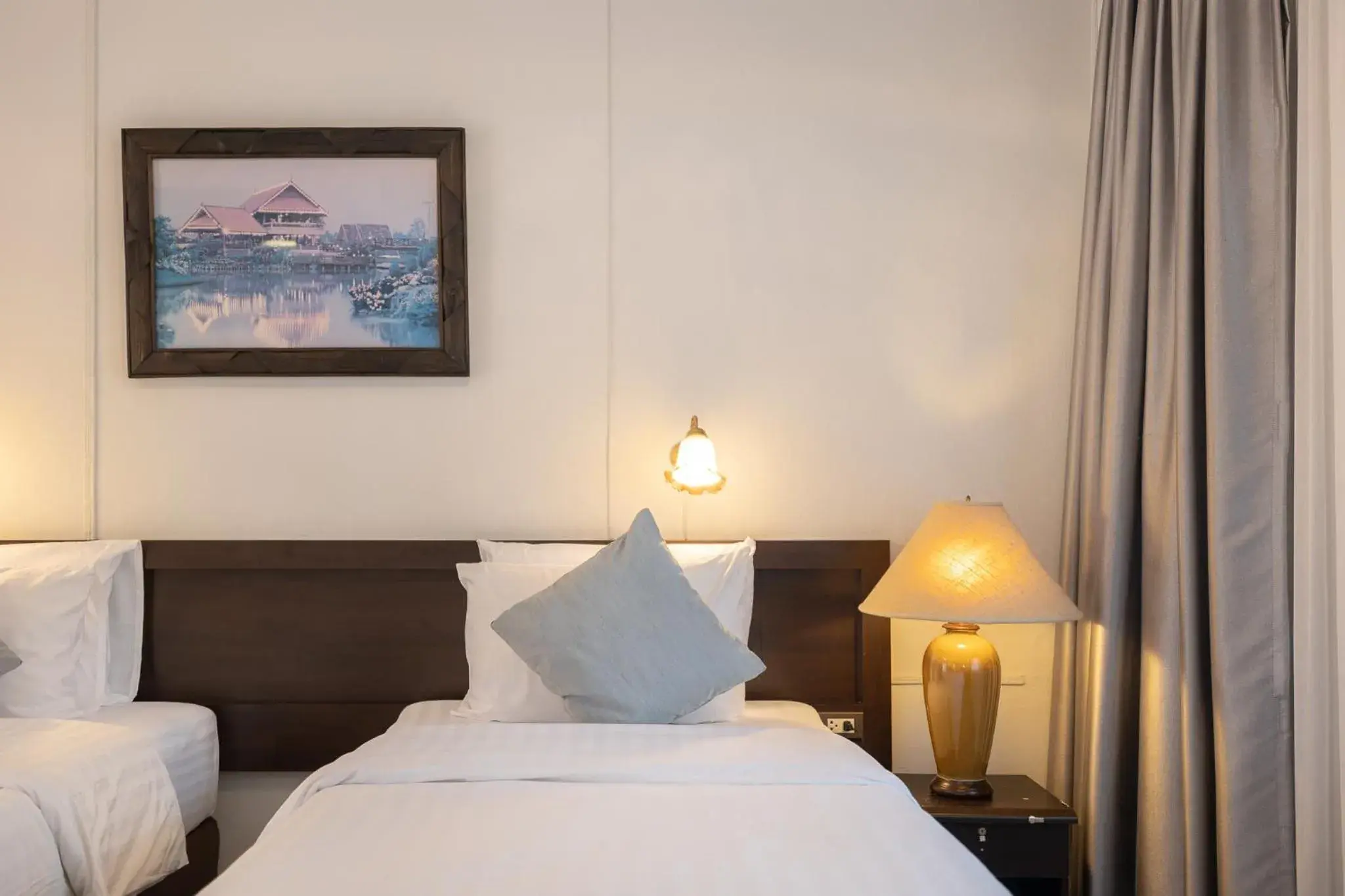 Bed in Bangkok Rama Hotel