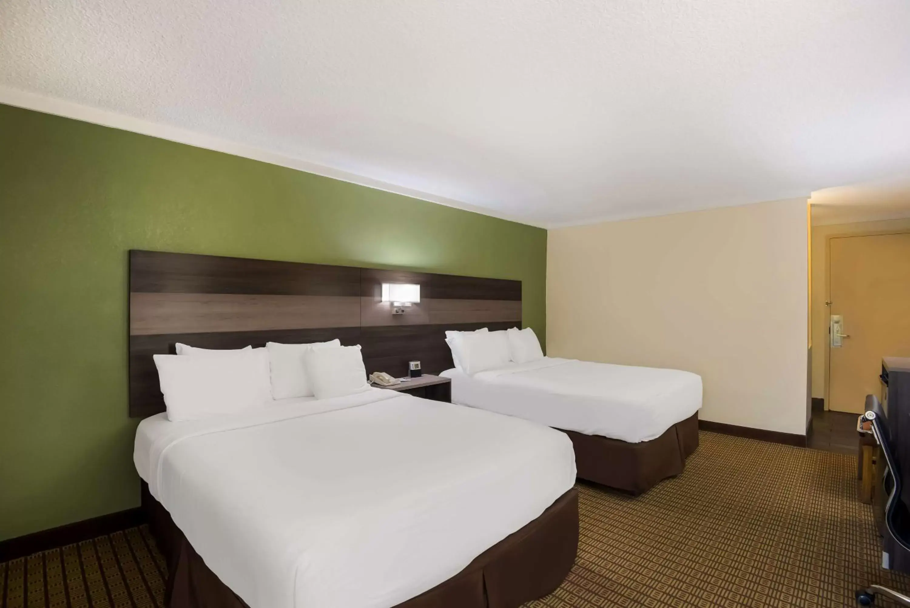 Bedroom, Bed in Best Western Prairie Inn & Conference Center