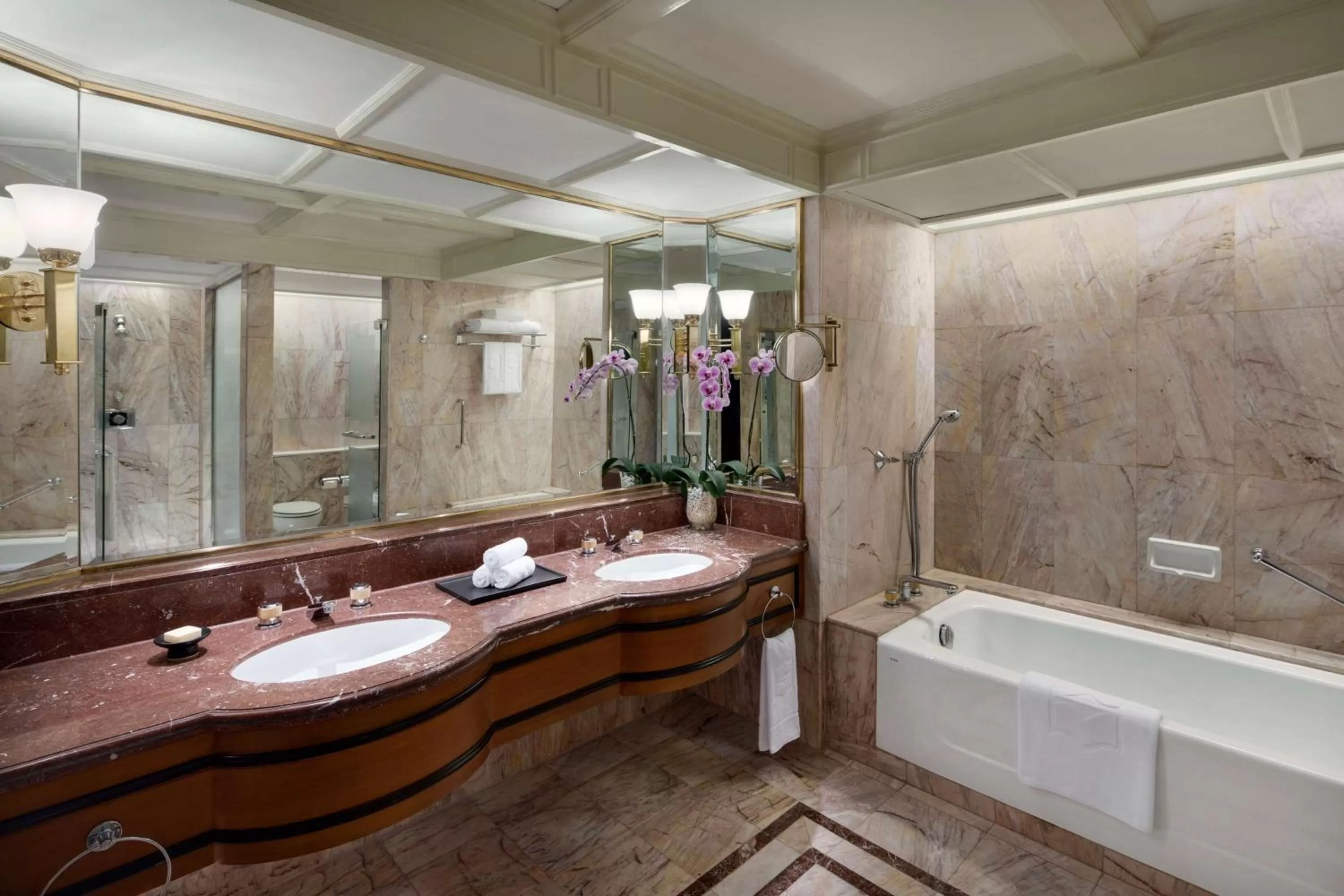 Shower in Shangri-La Bangkok