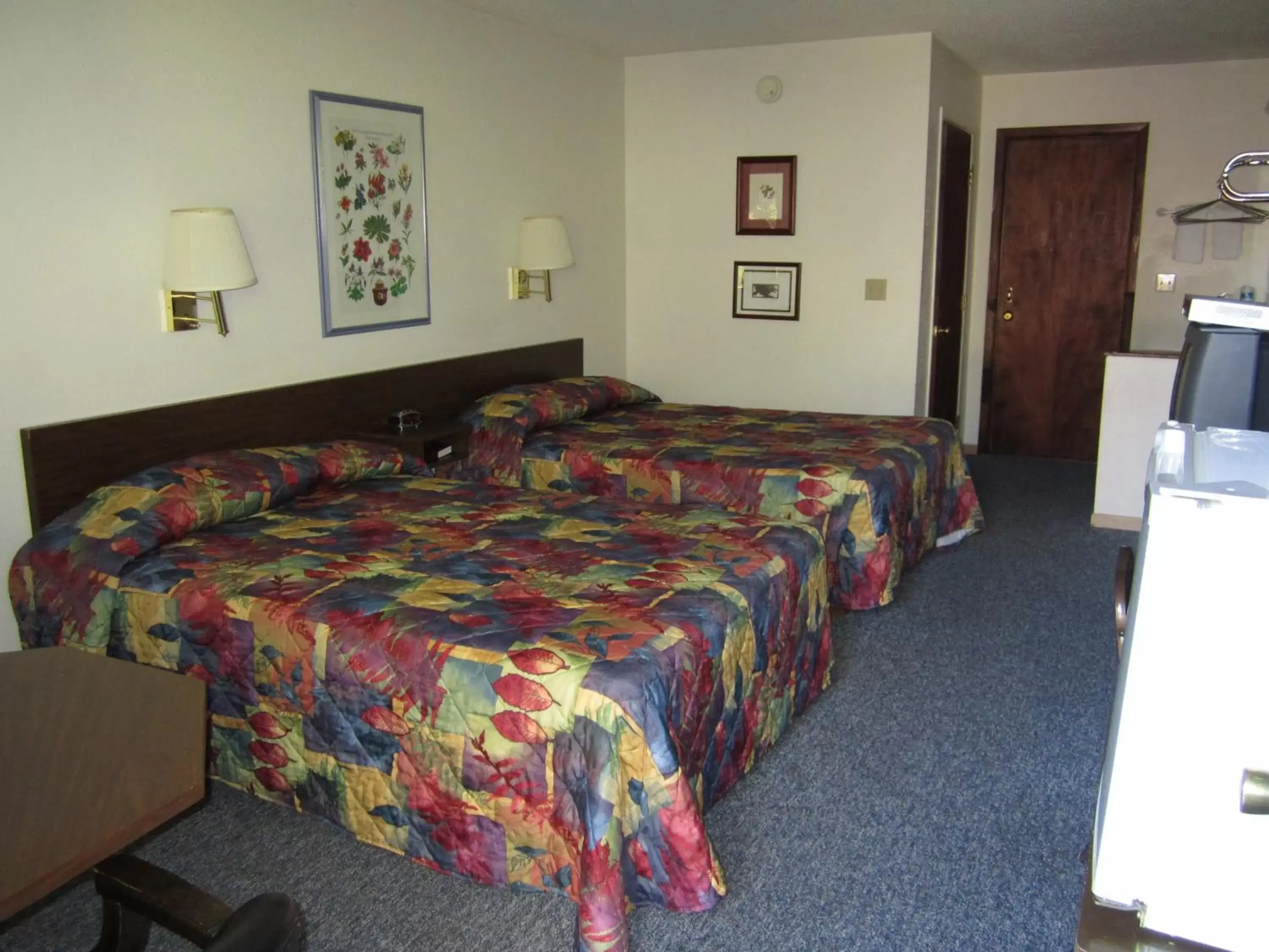 Double Room with Two Double Beds - Non-Smoking in Big Horn Motel
