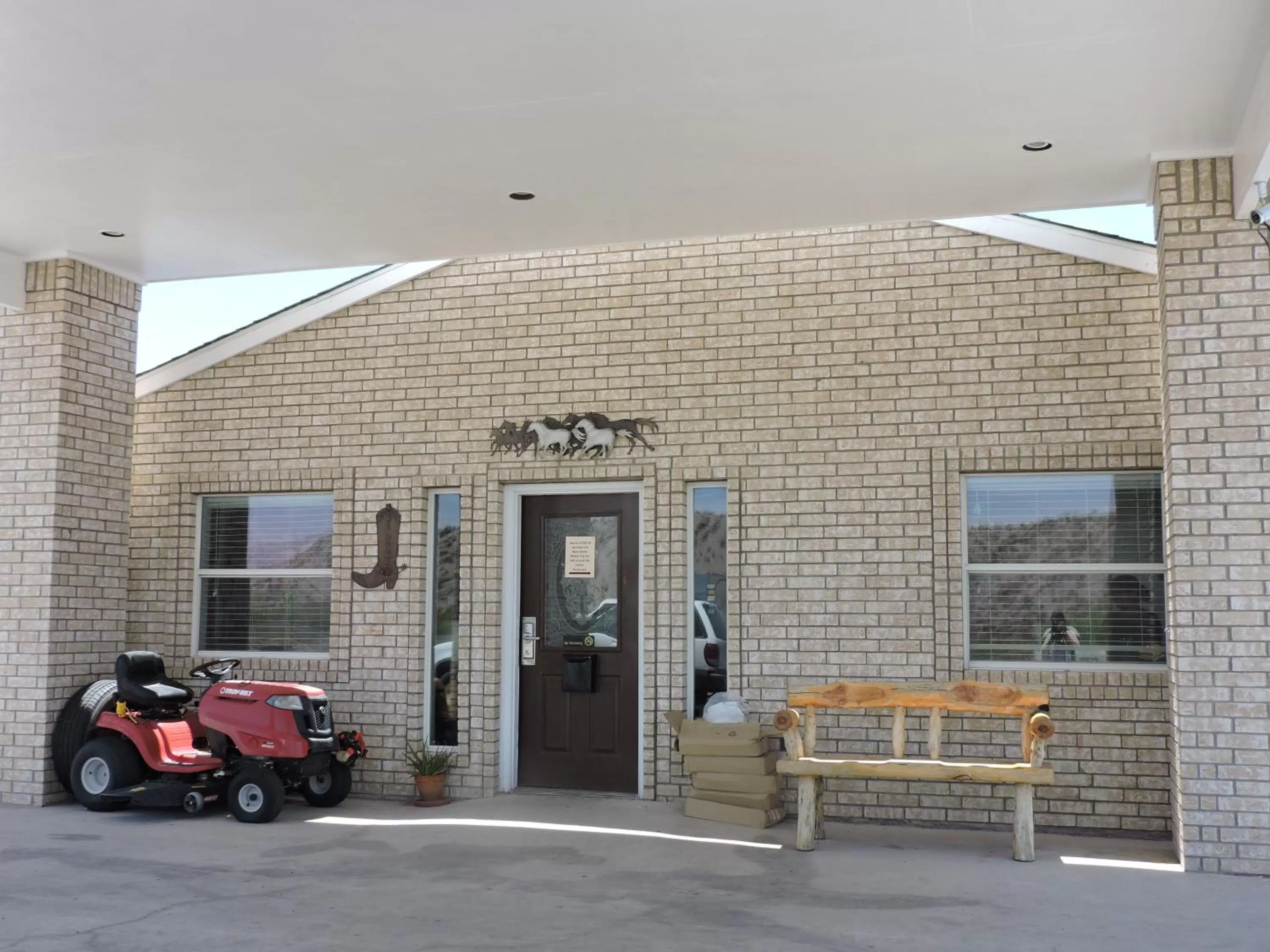 Property building in Riata Inn - Presidio