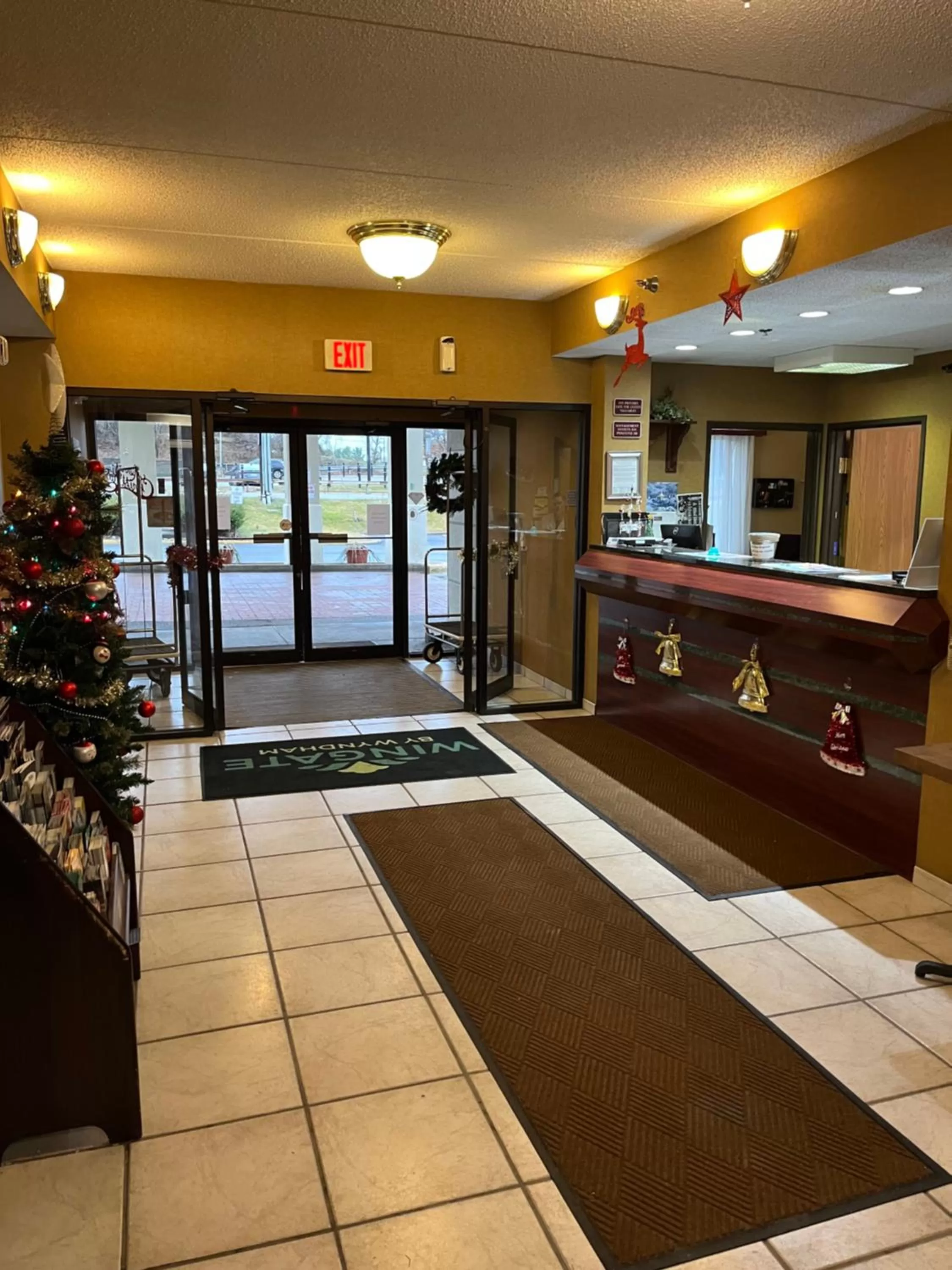 Lobby or reception in Wingate by Wyndham Pittsburgh West Mifflin