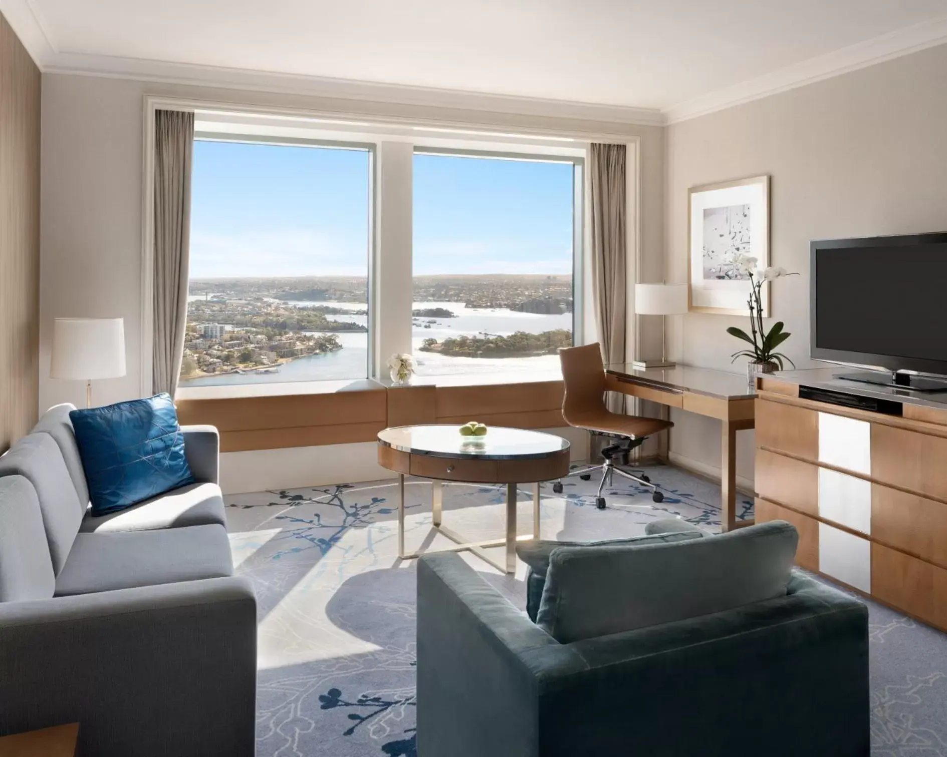 Living room, Seating Area in Shangri-La Sydney