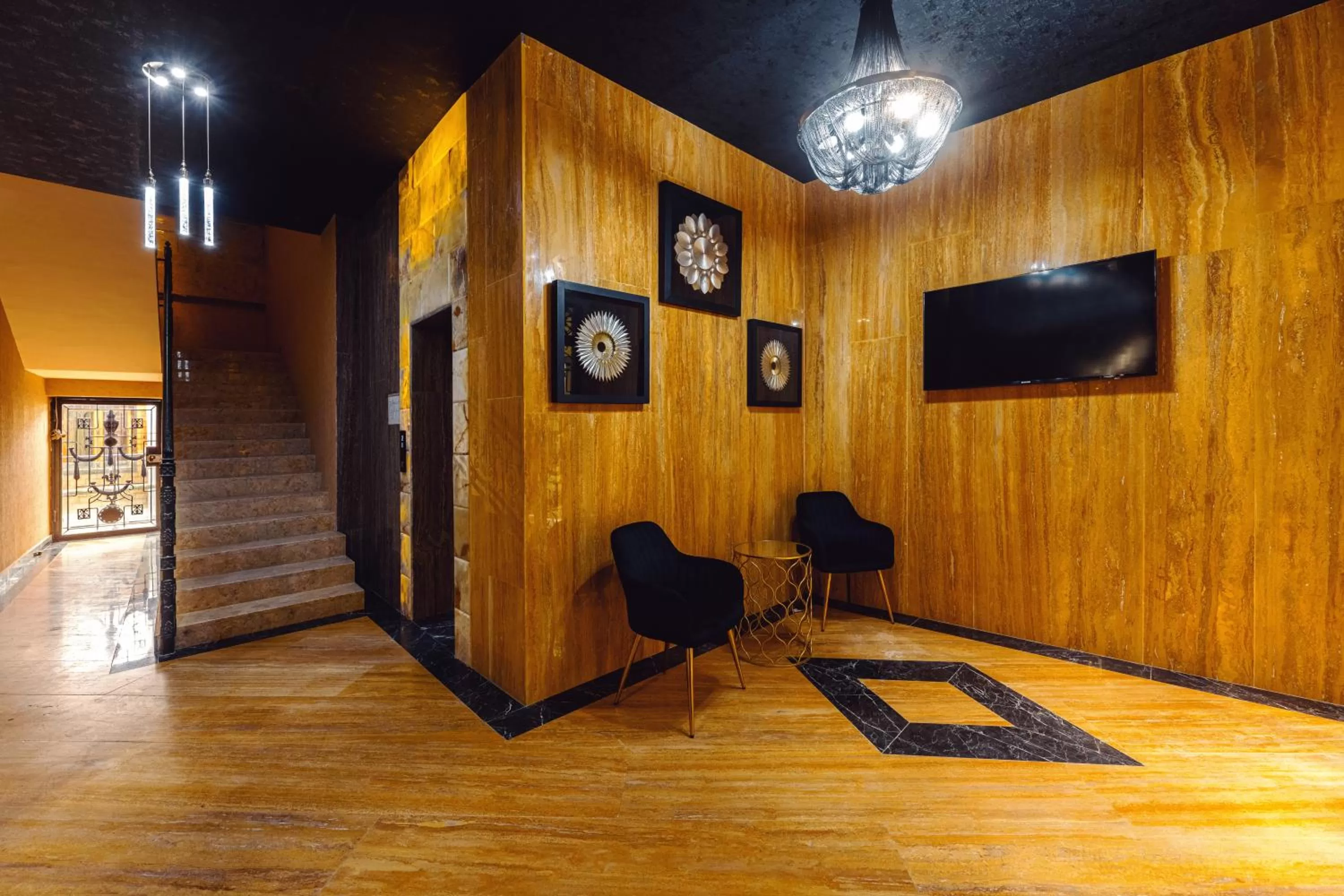 Lobby or reception in Royal Plaza Hotel