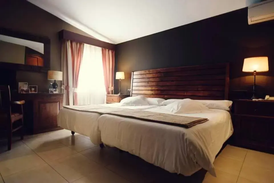 Bedroom, Bed in Hotel Swiss Moraira