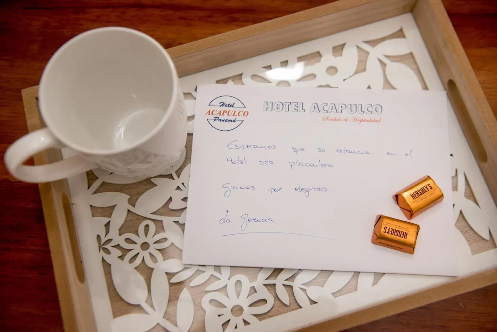 Text overlay in Hotel Acapulco