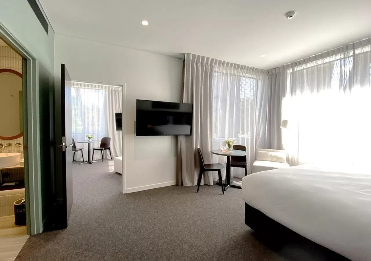 Bedroom, TV/Entertainment Center in Sudima Queenstown Five Mile