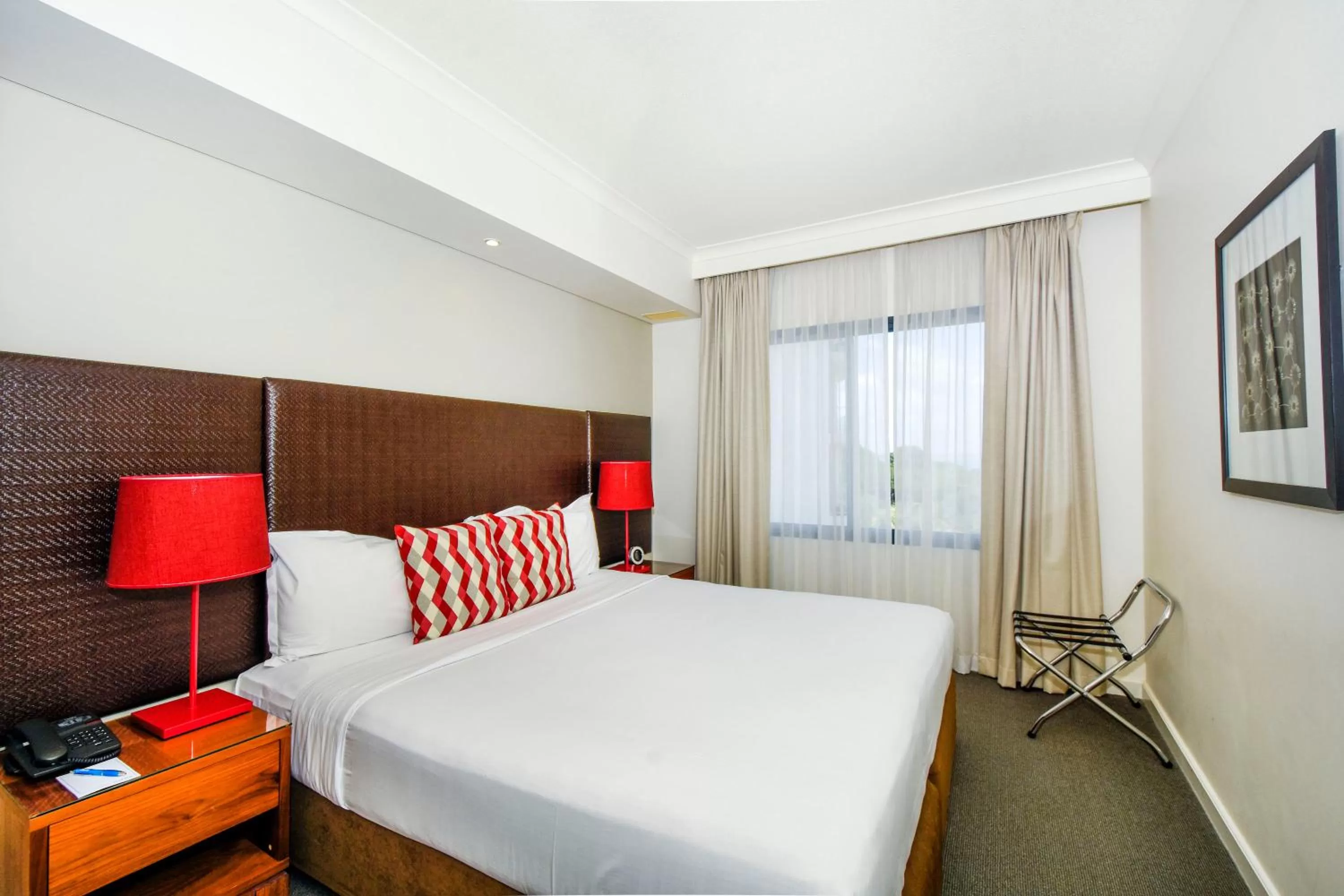 Double or Twin Room with City View - Weekly Housekeeping in Mantra on The Esplanade