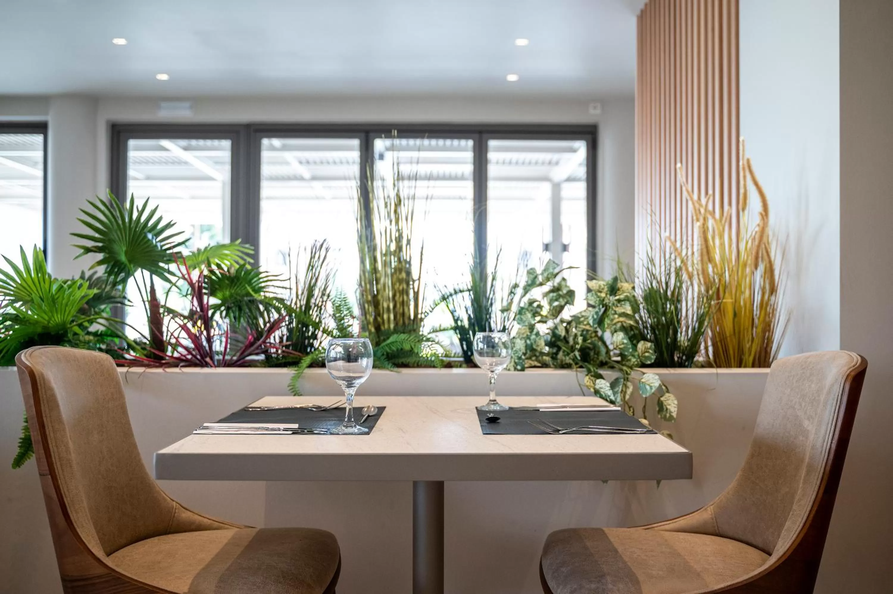 Restaurant/places to eat in Apollon Hotel