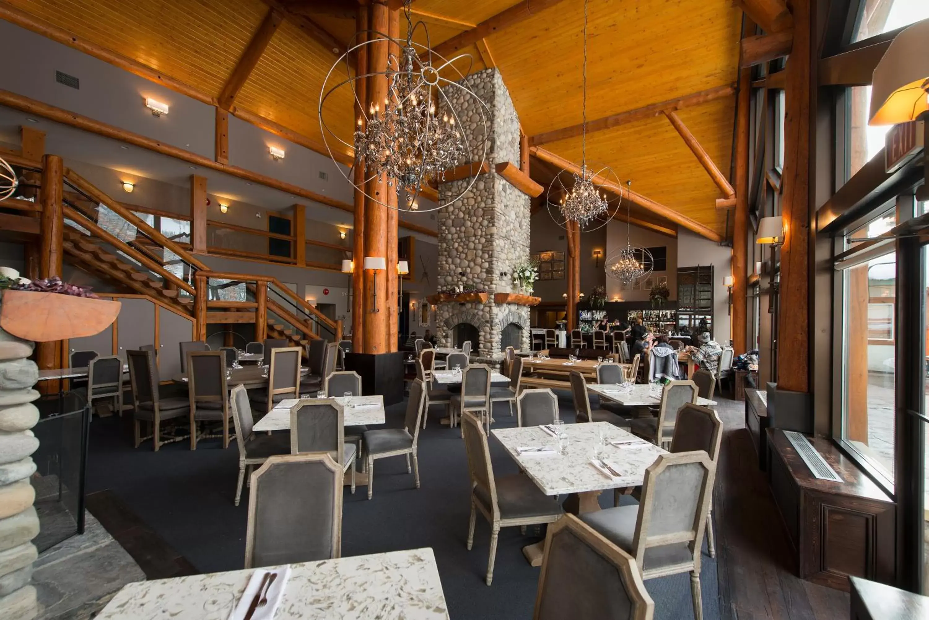 Restaurant/Places to Eat in Lizard Creek Lodge