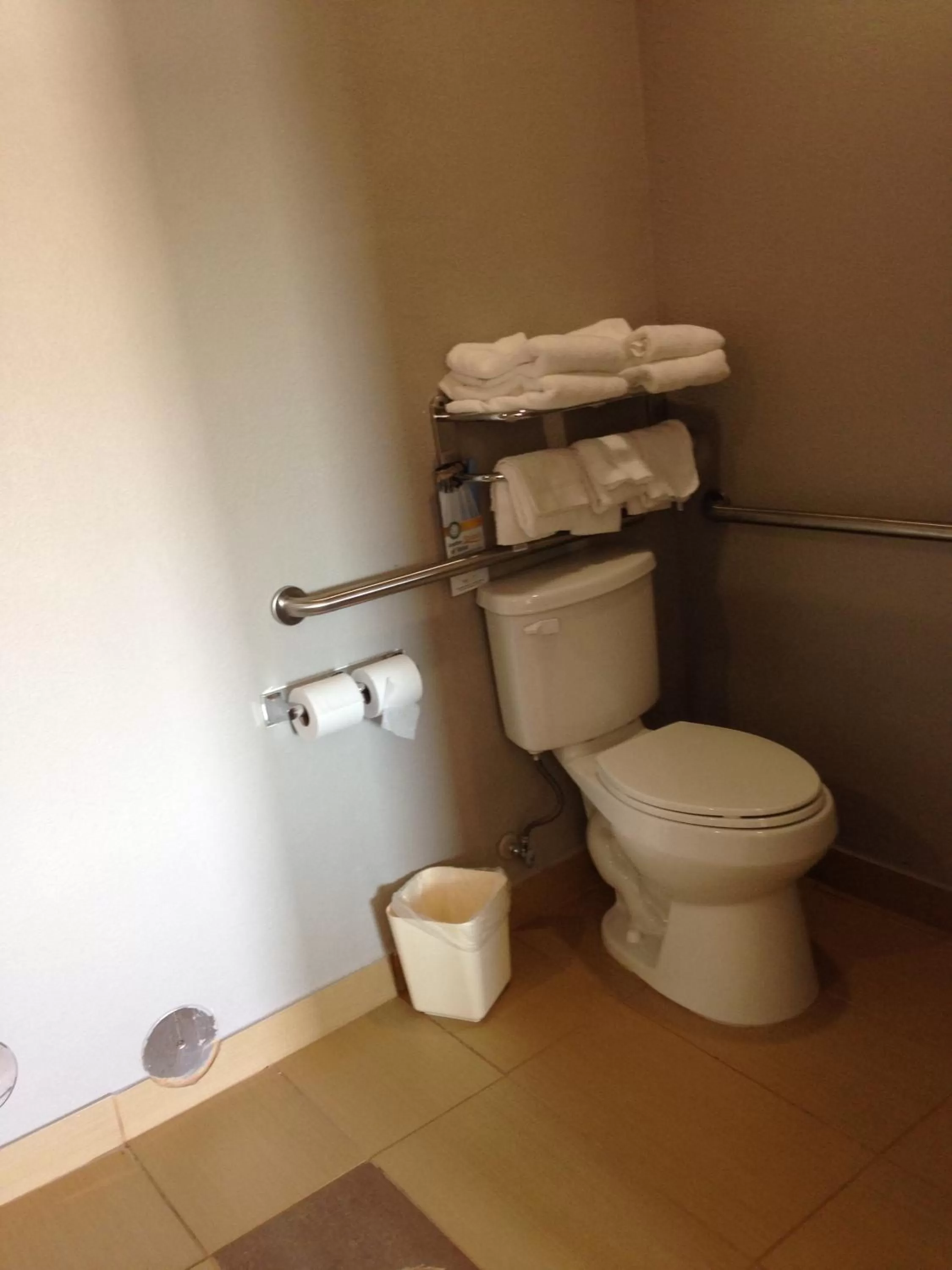 Bathroom in Scottish Inn & Suites Cotulla, TX