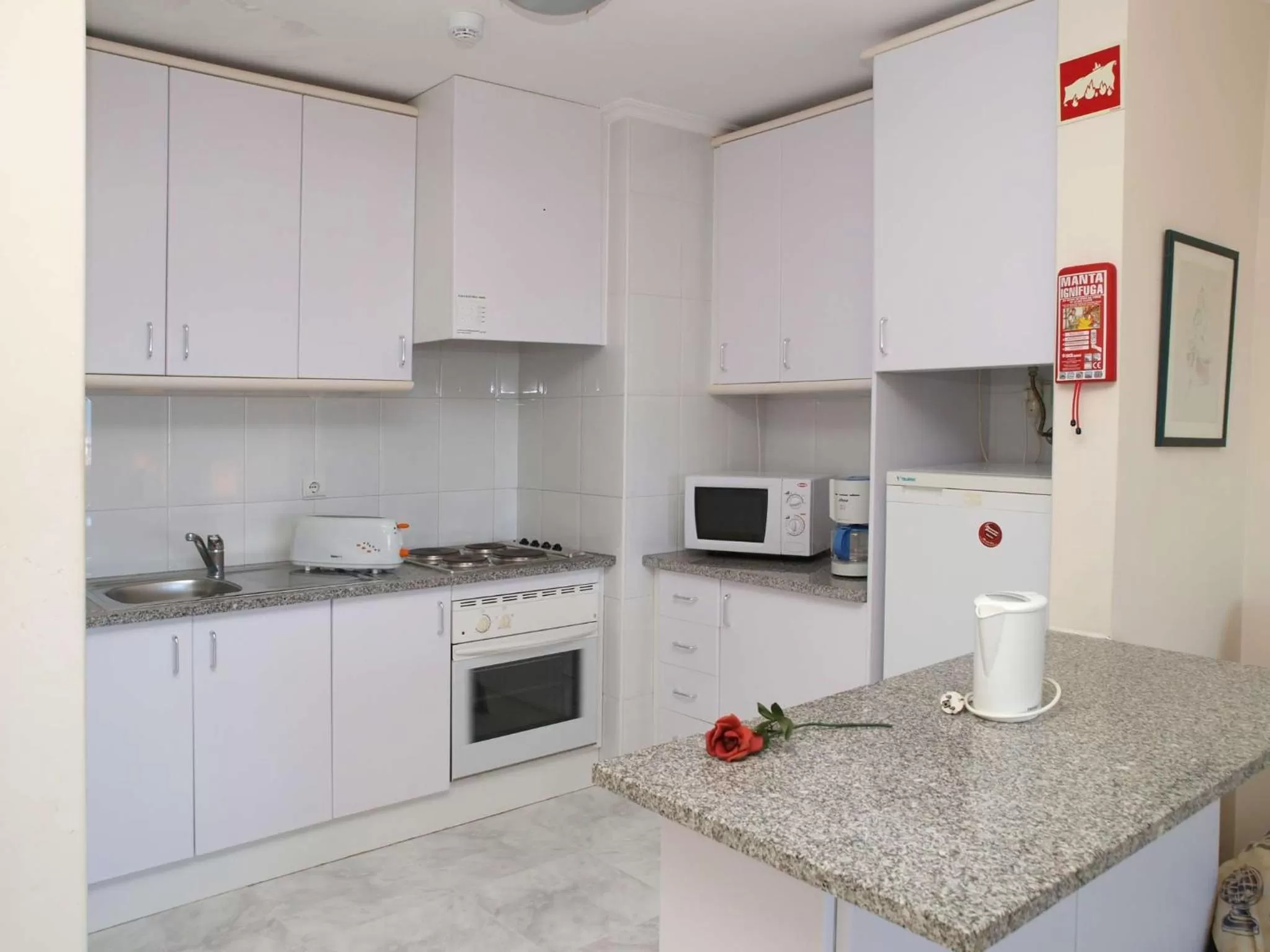 Kitchen or kitchenette in Apartamentos Jardins da Rocha