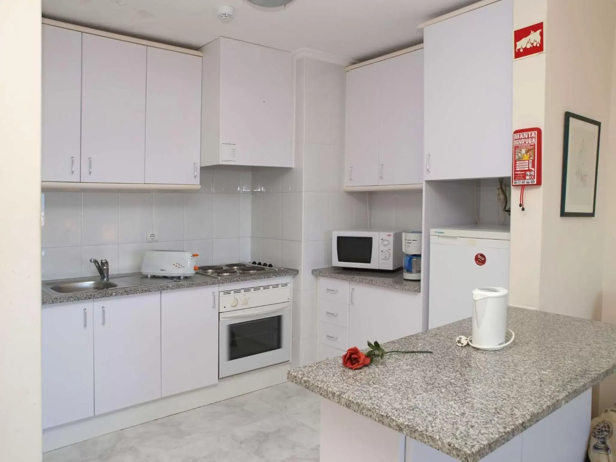 Kitchen or kitchenette, Kitchen/Kitchenette in Apartamentos Jardins da Rocha