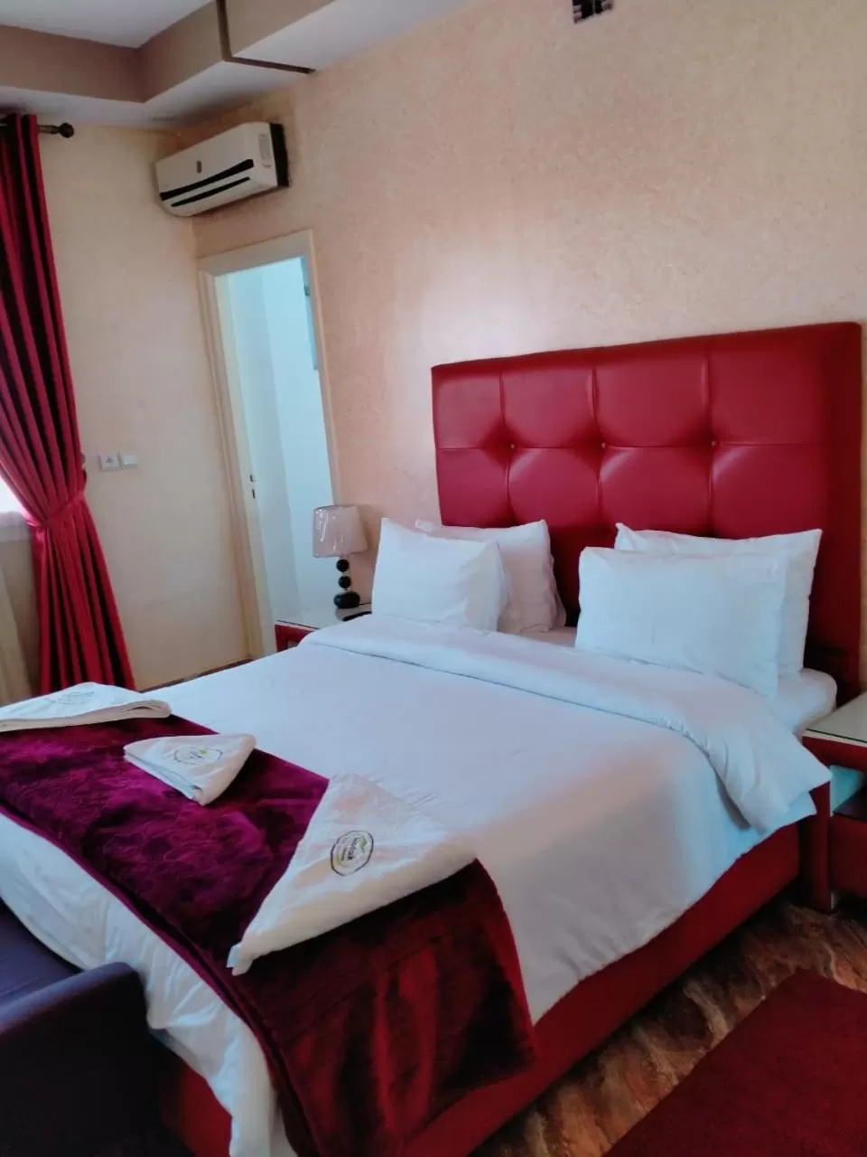 Bed in Hôtel Hadaik Ain Asserdoune