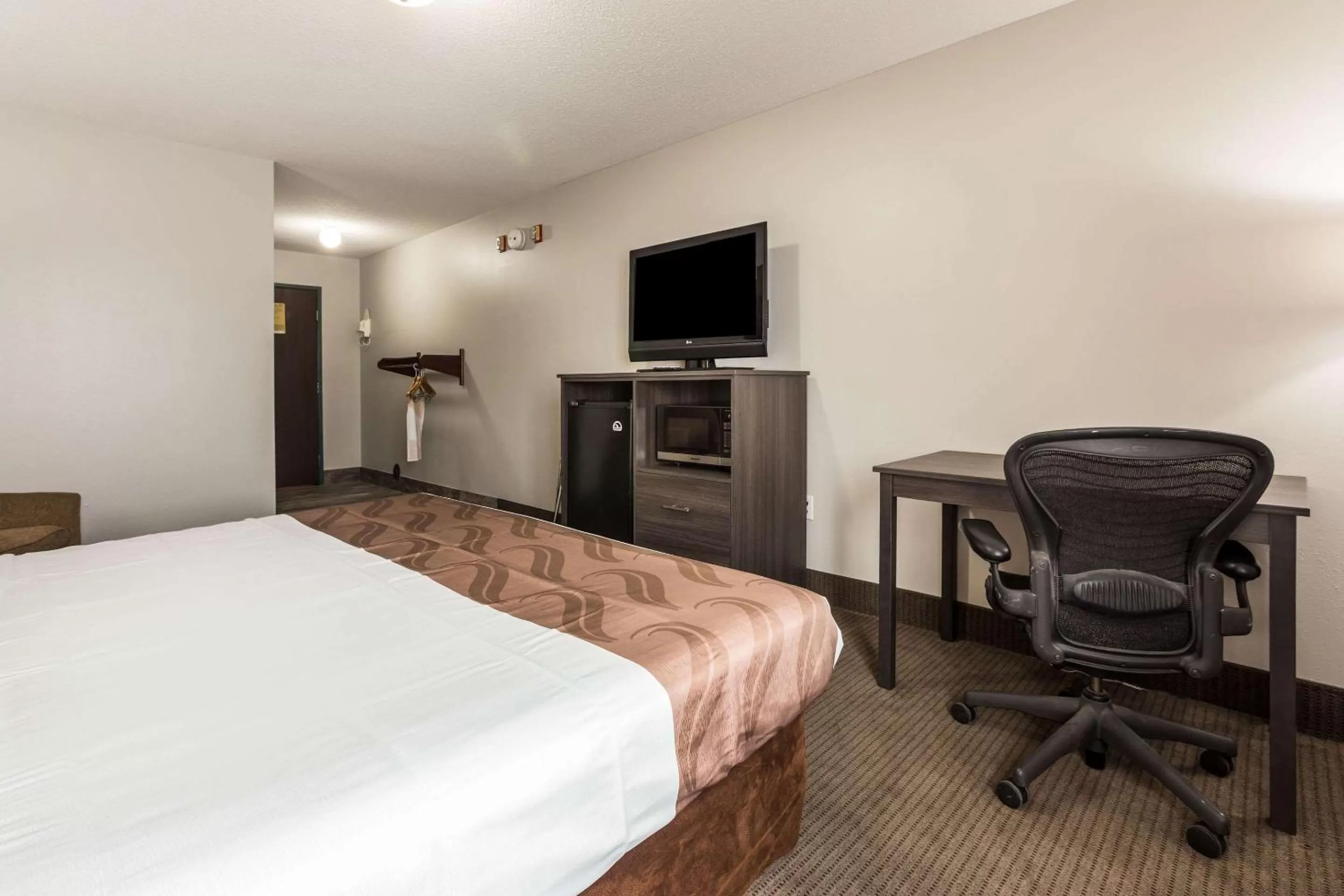 Photo of the whole room, Bed in Quality Inn Clare