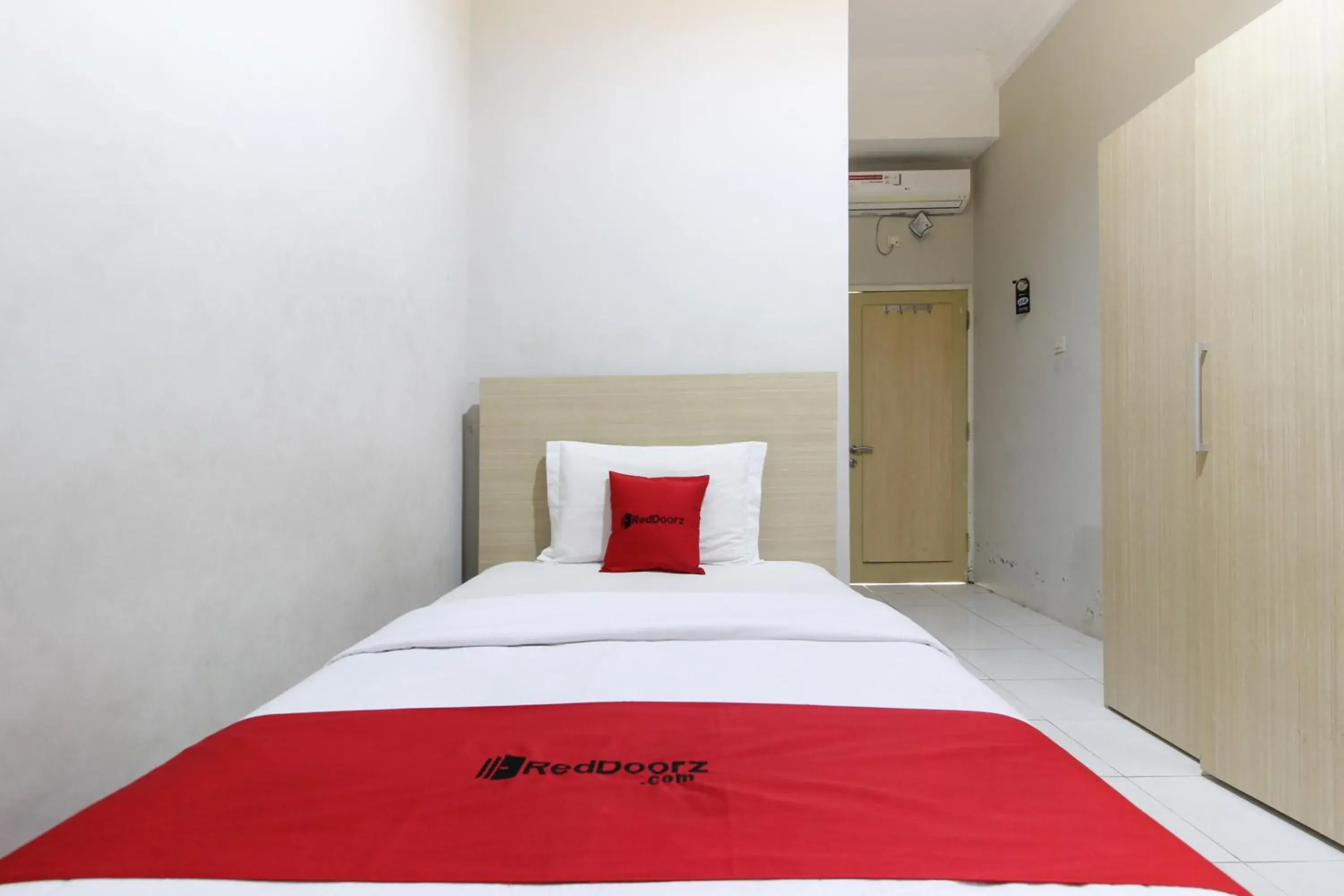 Bedroom, Bed in RedDoorz Plus near UPN Jogjakarta 2