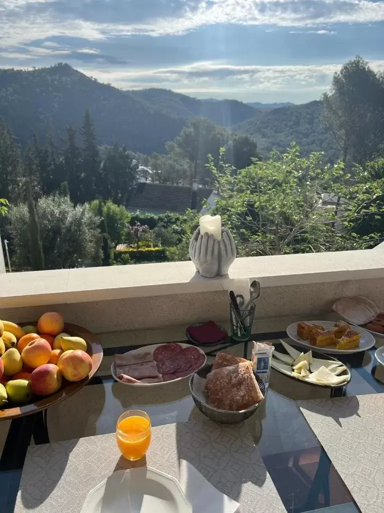 Continental breakfast, Mountain View in Olivella Bed&breakfast