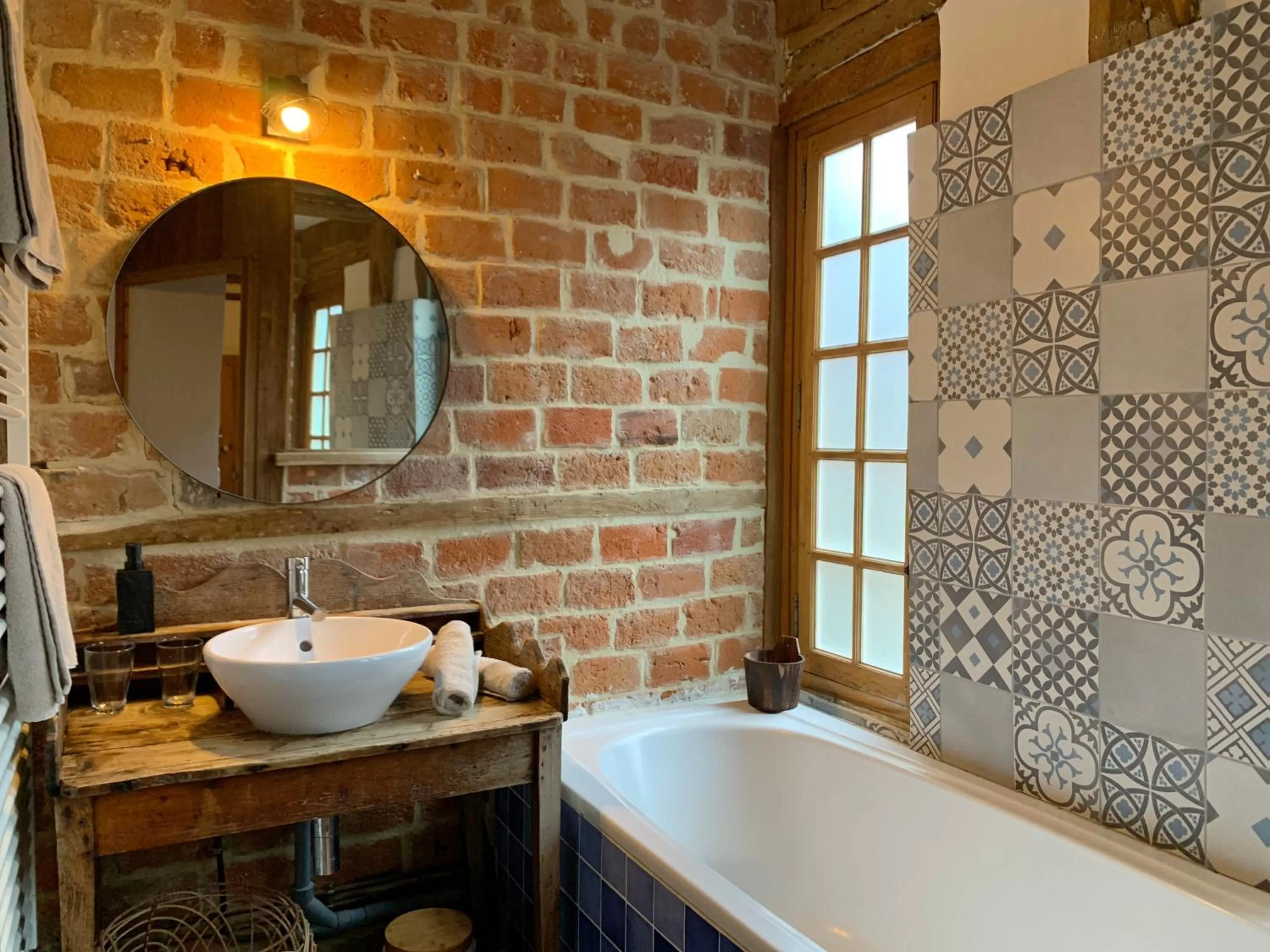 Bathroom in L'Ecole des Demoiselles