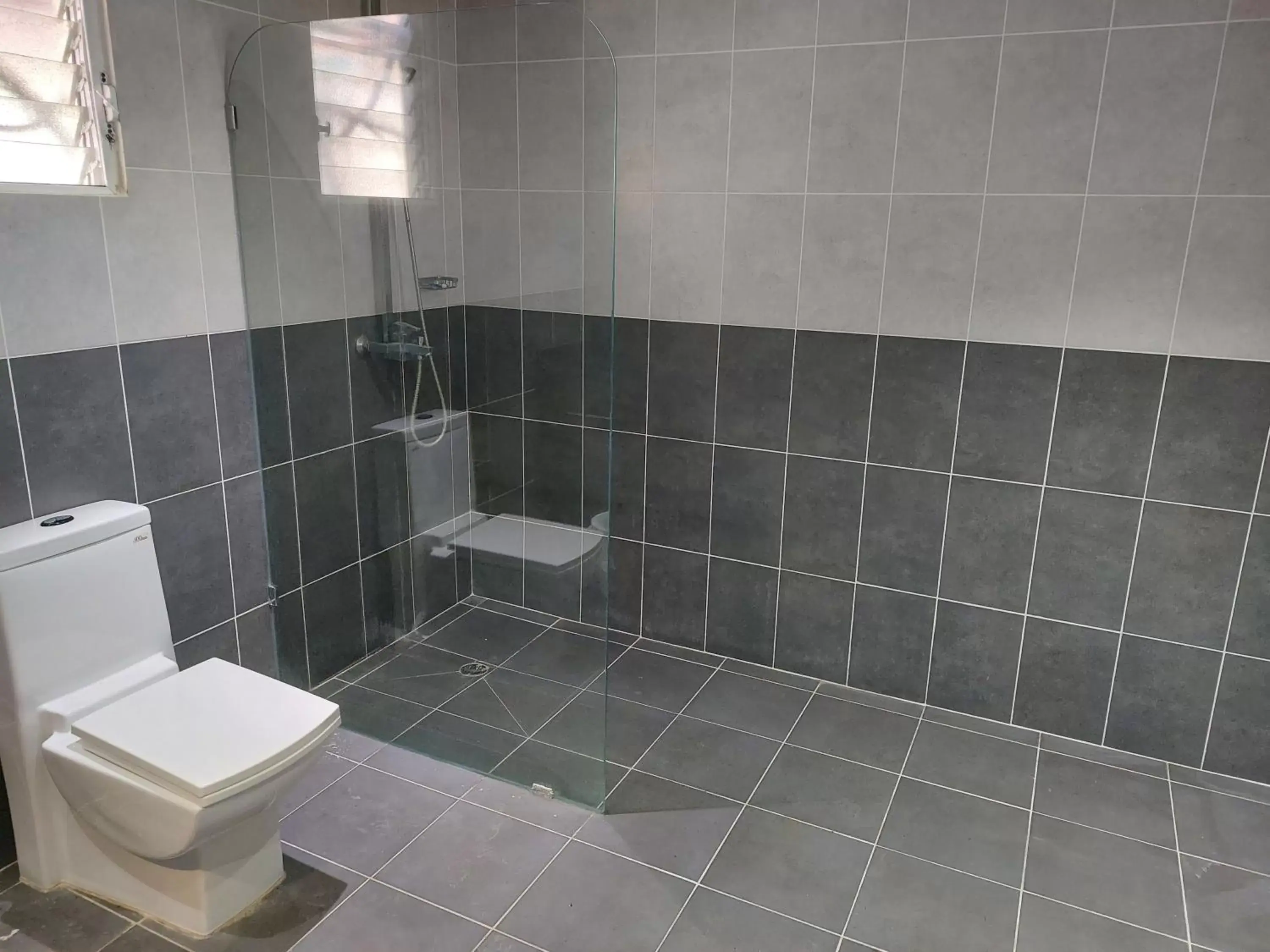 Shower, Bathroom in El Kaoba