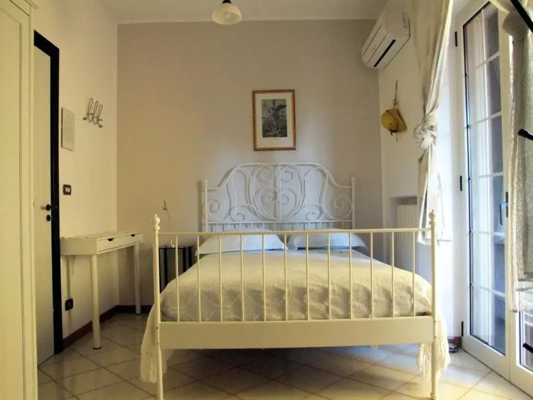 Bedroom, Bed in Villa Franca B&B
