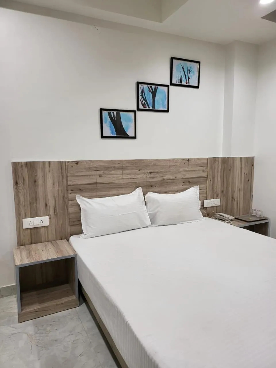 View (from property/room), Bed in Hotel Jay Palace Inn