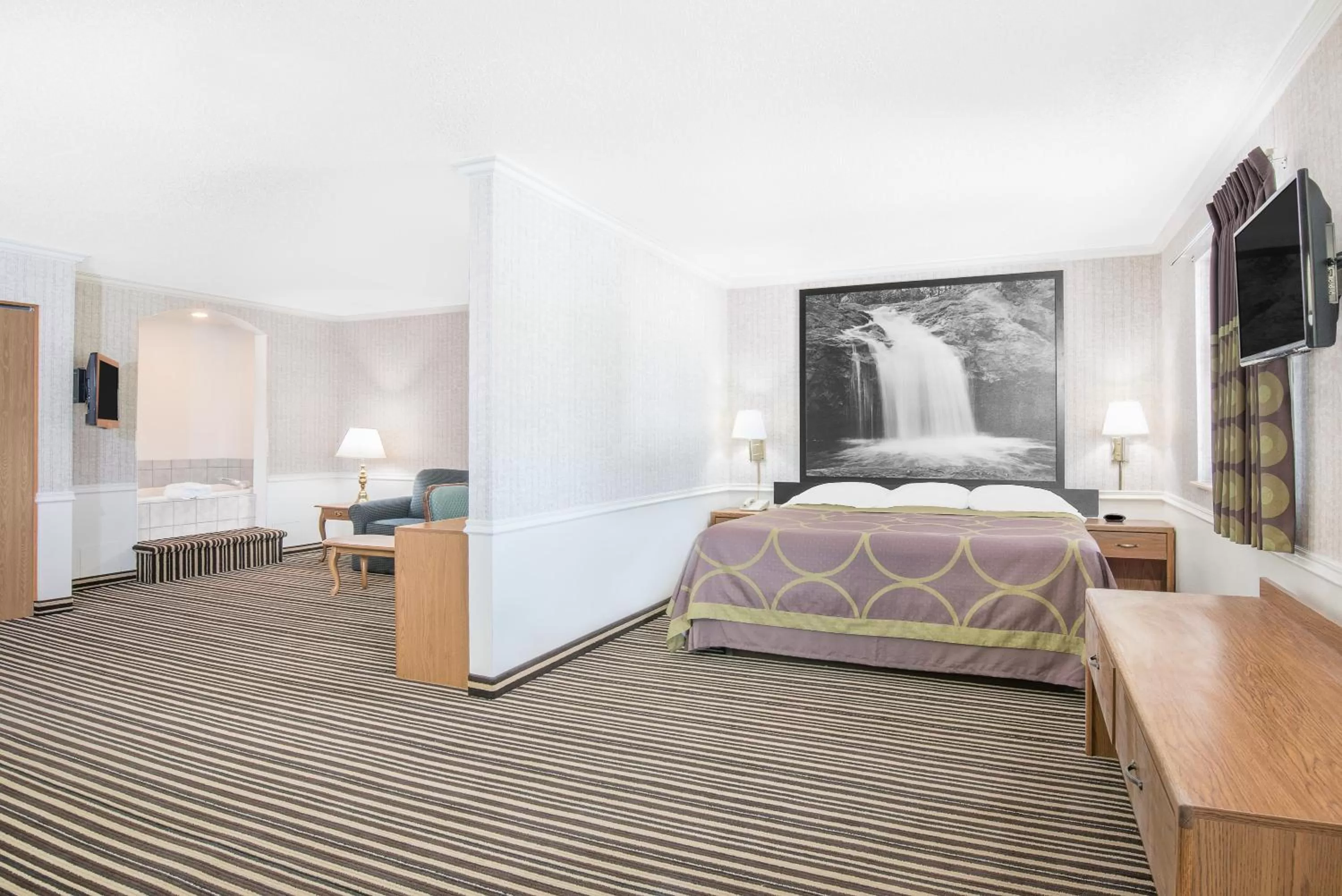 Photo of the whole room, Bed in Wrangler Hotel Morris