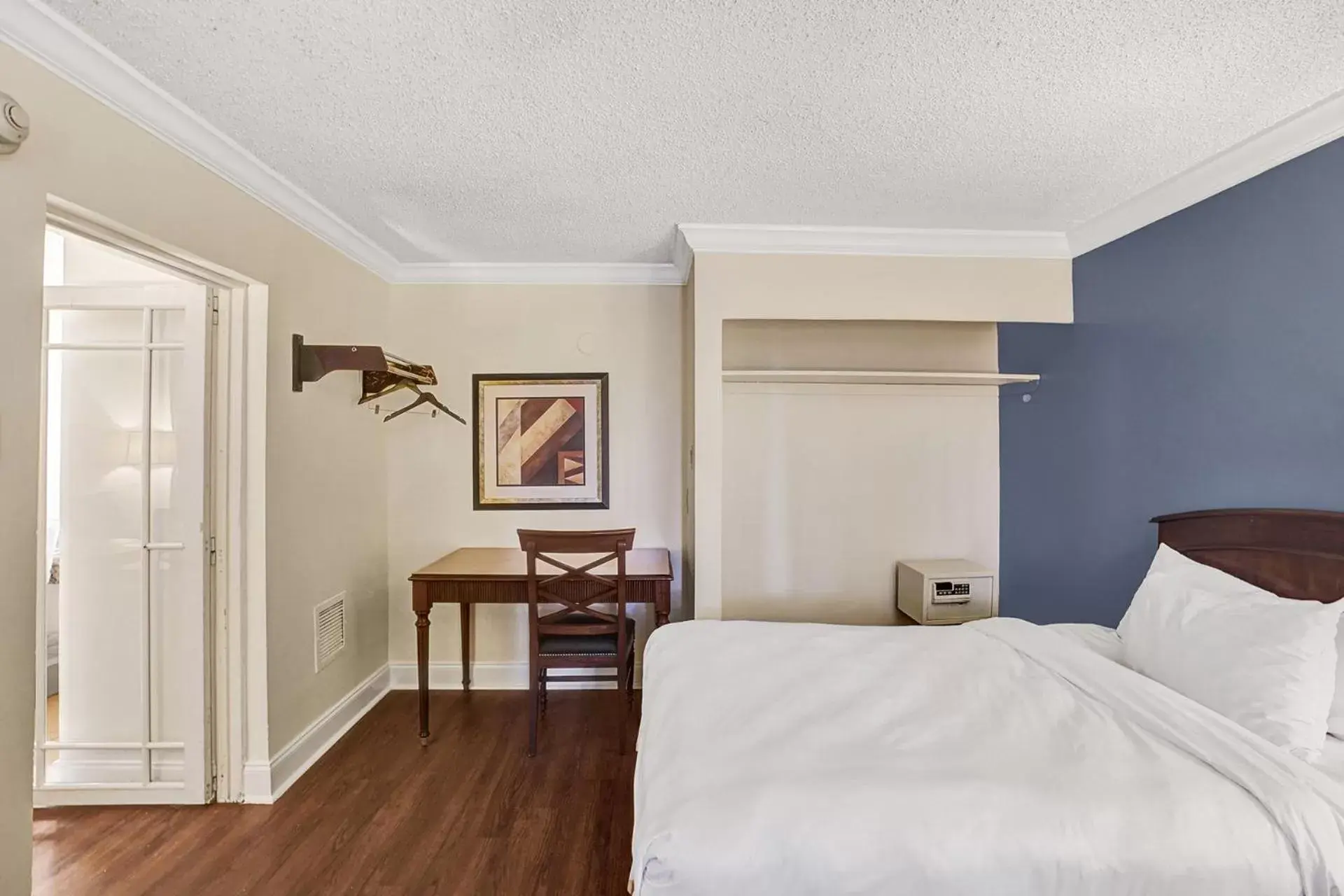 Bedroom, Bed in Fort Lauderdale Grand Hotel