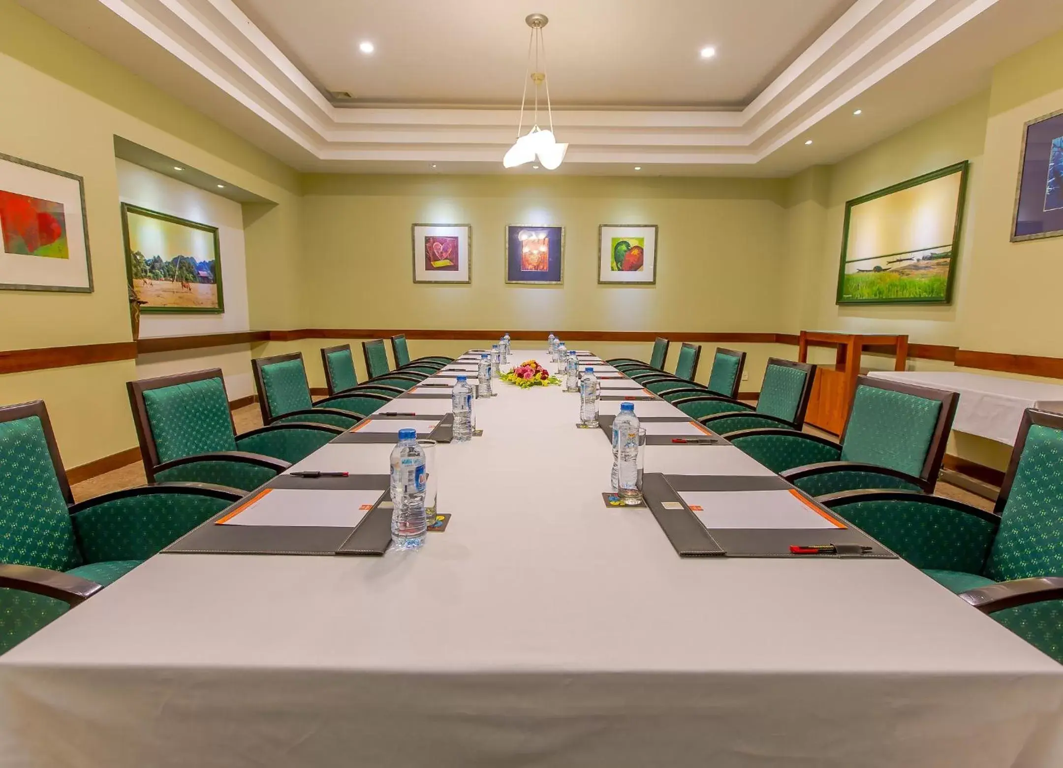 Meeting/conference room in Sai Gon Quang Binh Hotel