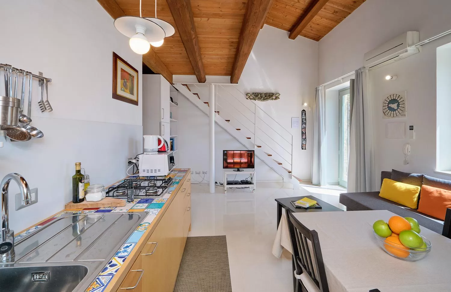 Living room, Kitchen/Kitchenette in Petrantica Resort