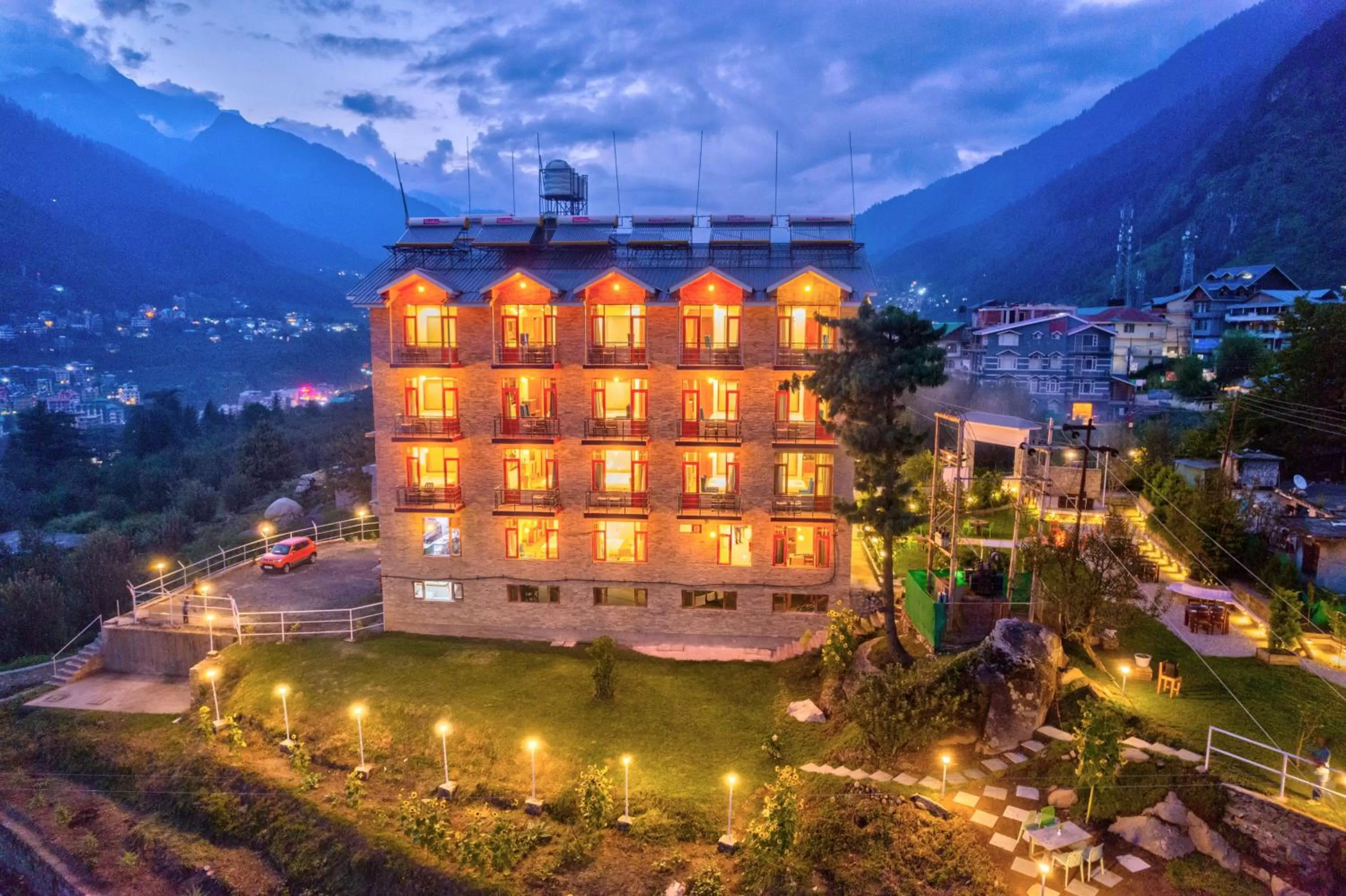 Property building in Snow City's Montana Blues Resort Manali - Heated & Air-Cooled Stay