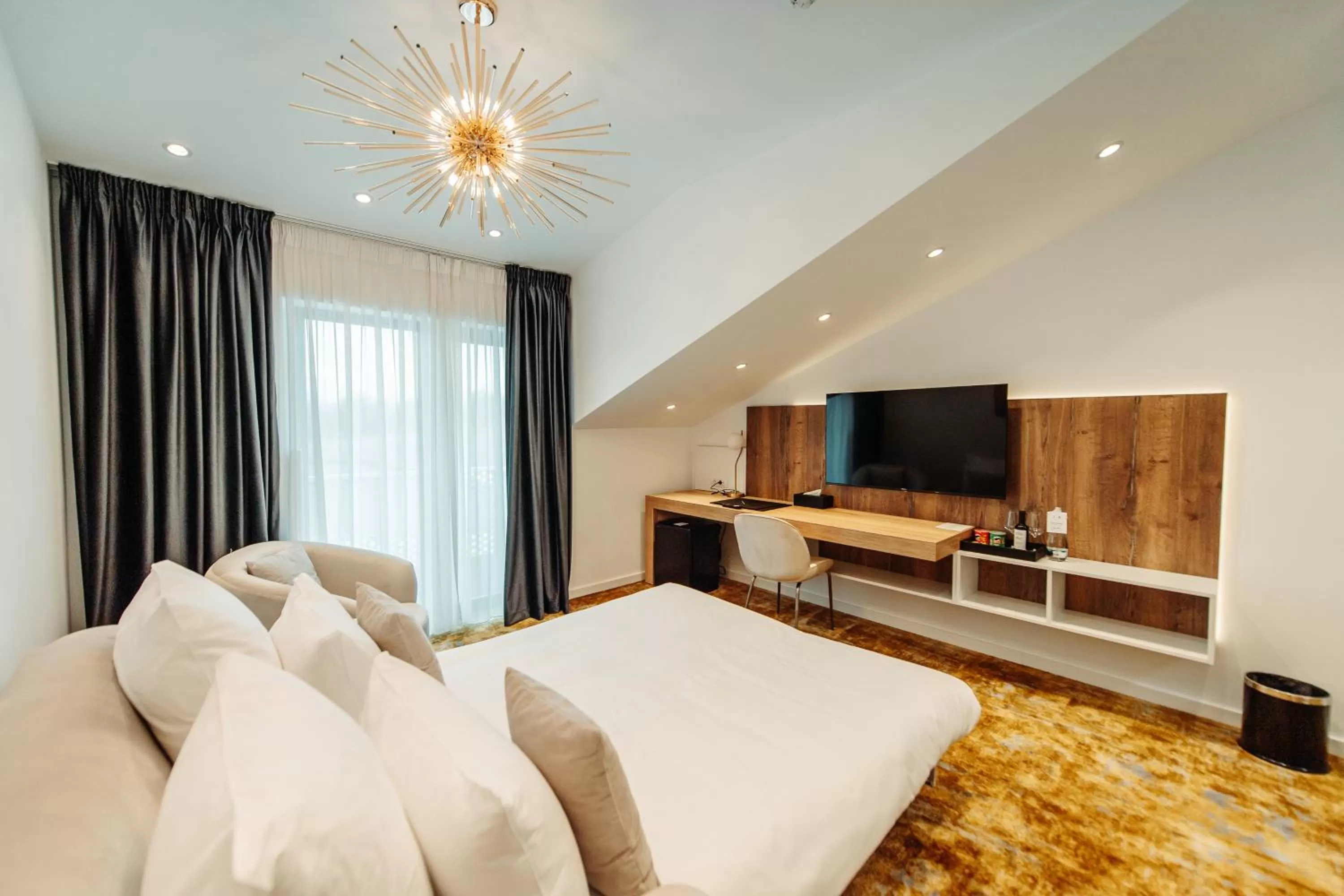 TV and multimedia, TV/Entertainment Center in Iza Hotel