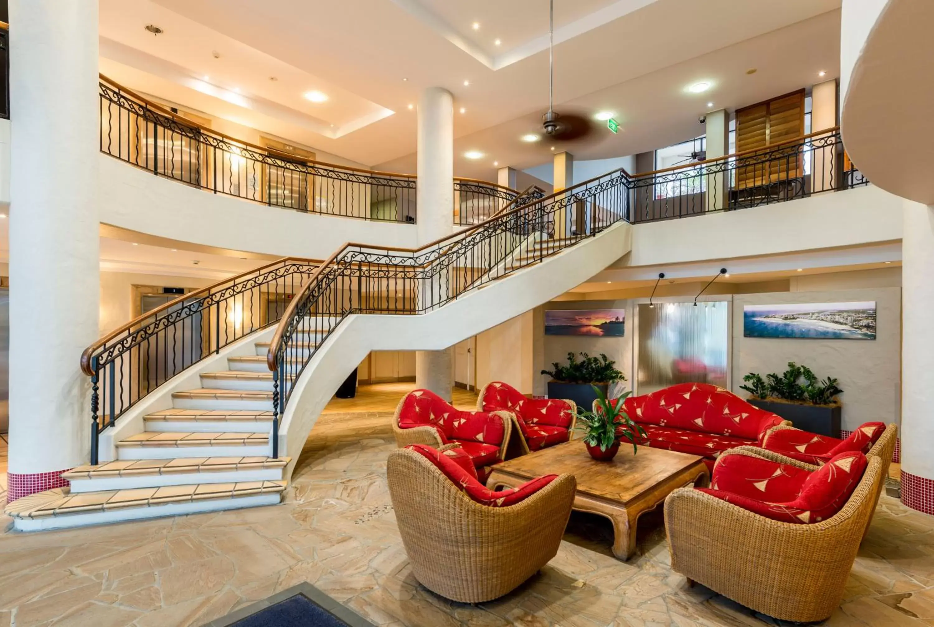 Lobby or reception, Lounge/Bar in Oaks Gold Coast Calypso Plaza Suites