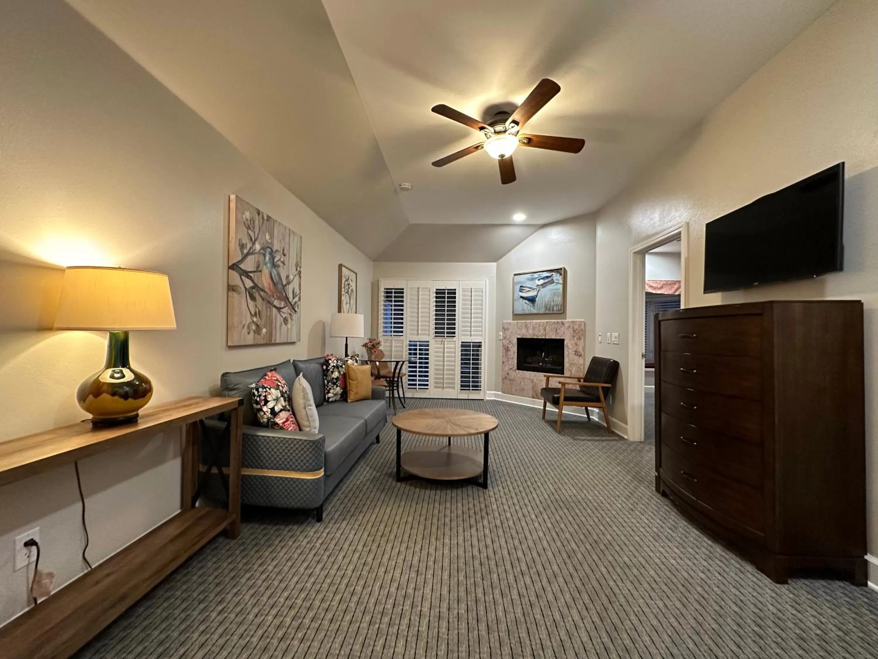 Living room in Bluebird Inn