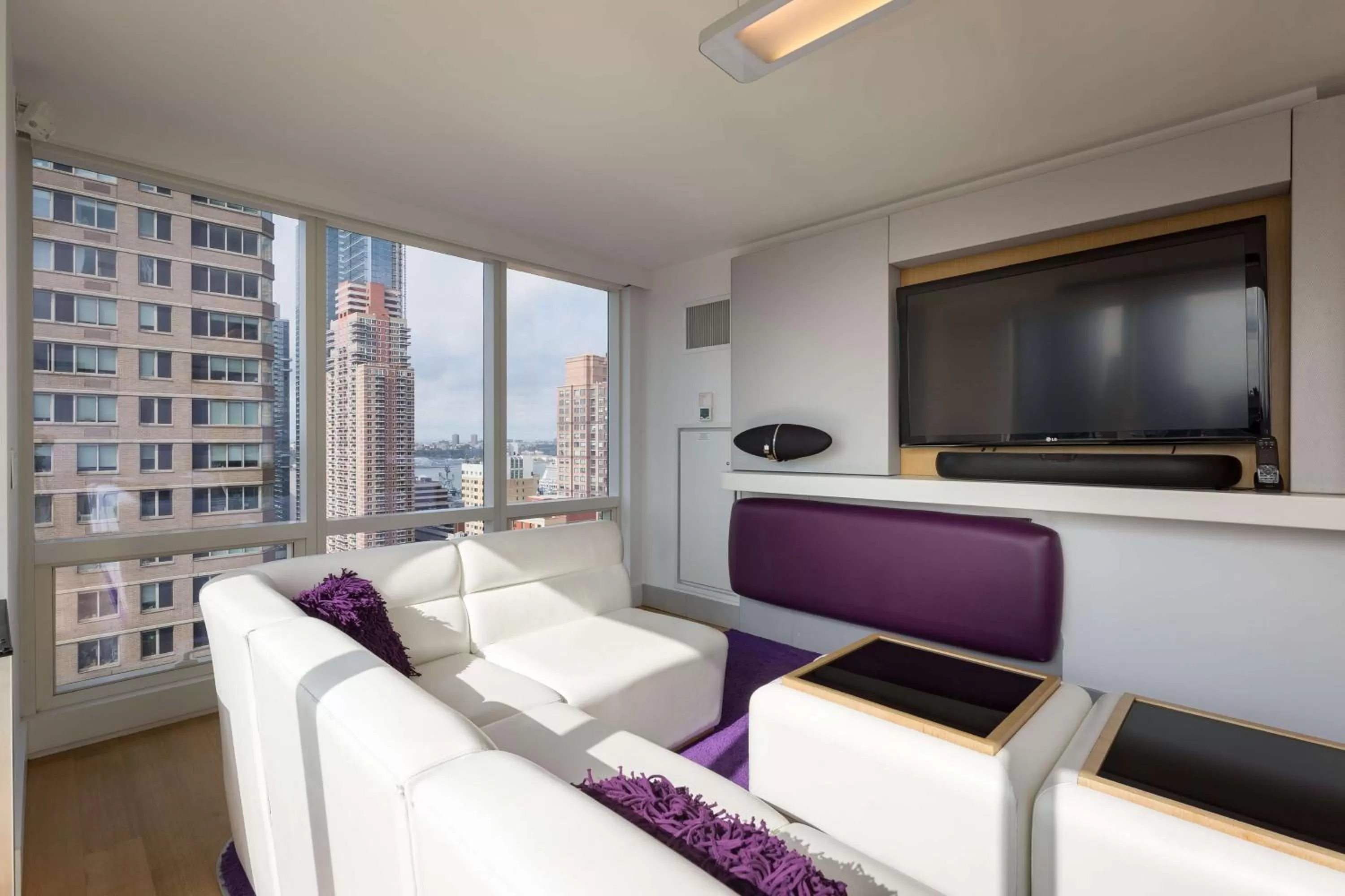 TV and multimedia in YOTEL New York Times Square