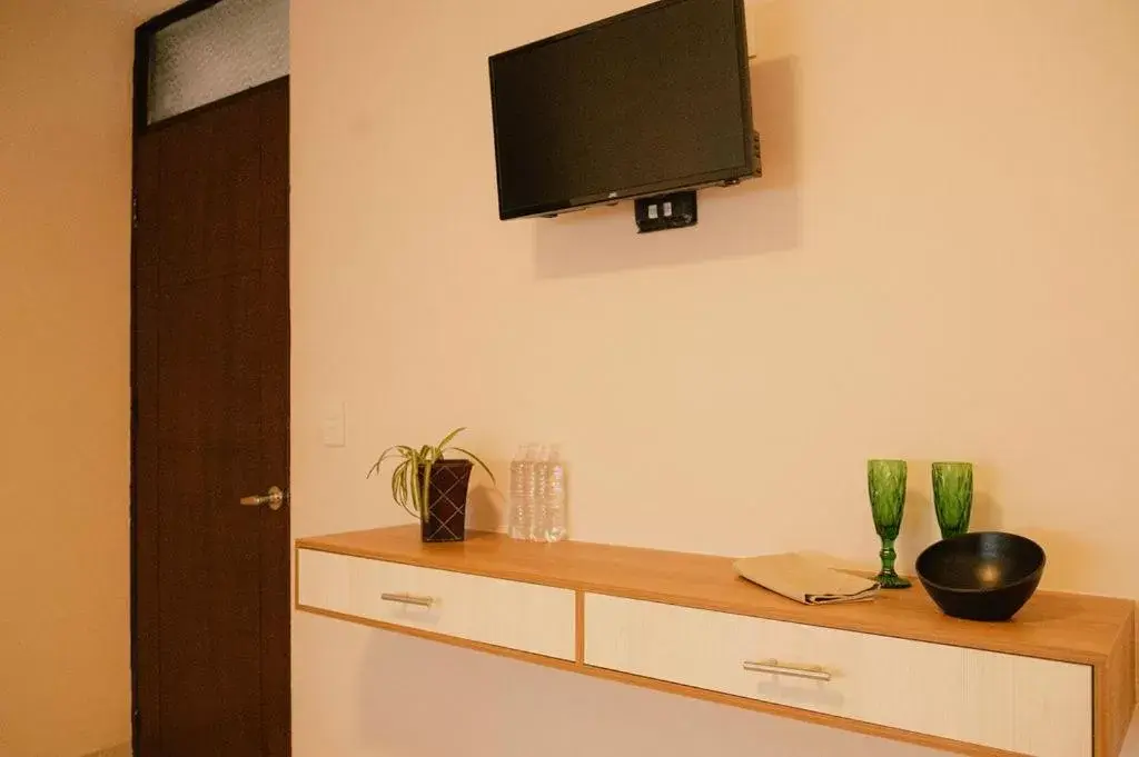 TV and multimedia, TV/Entertainment Center in Hotel Fratelli