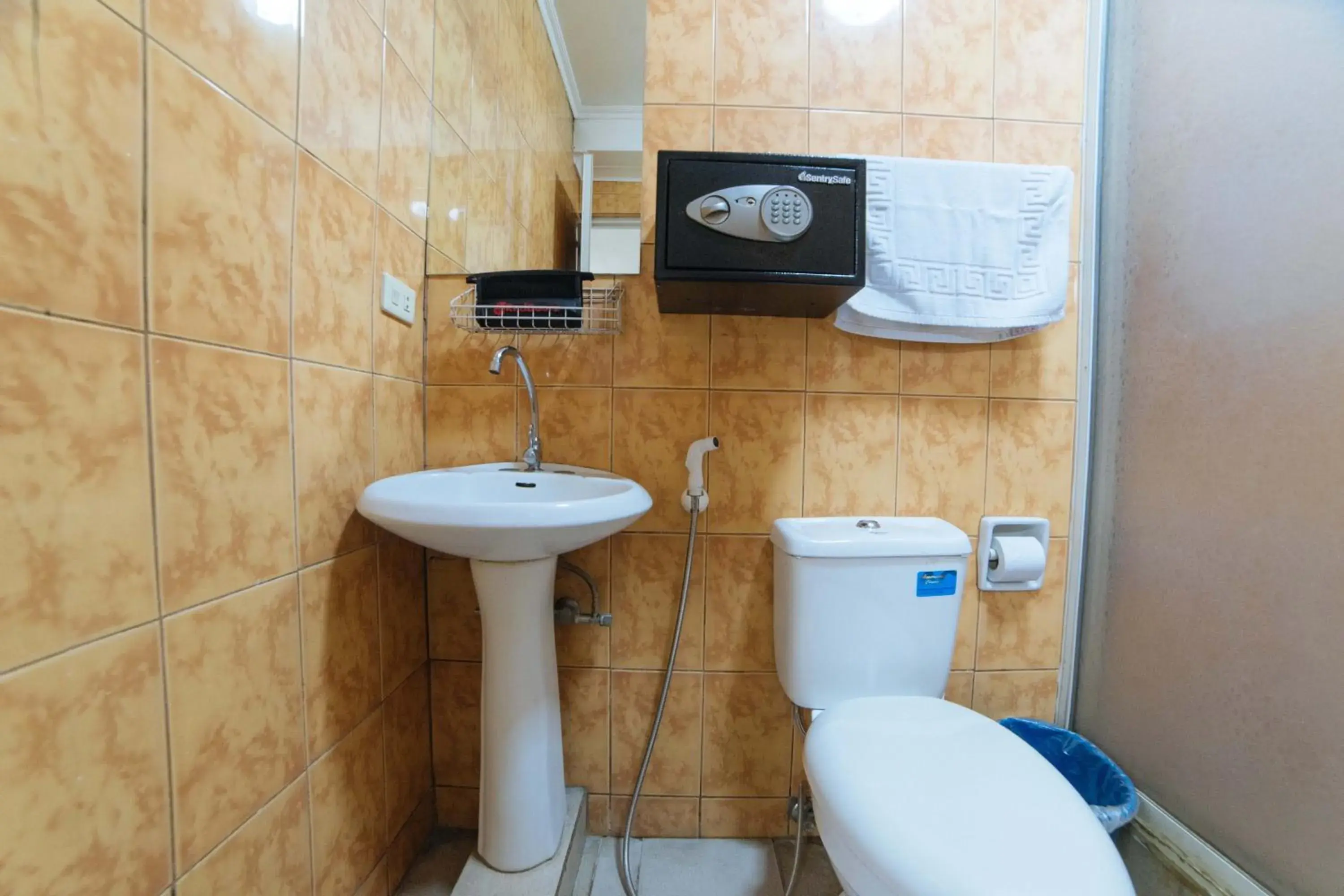 Bathroom in RedDoorz @ Clarkview 21st Street Angeles City