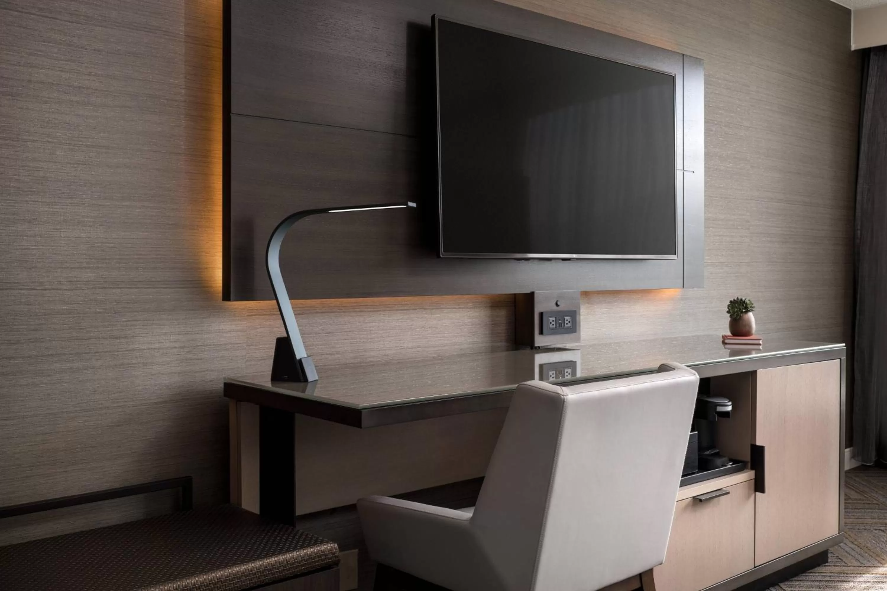 Photo of the whole room in Colorado Springs Marriott