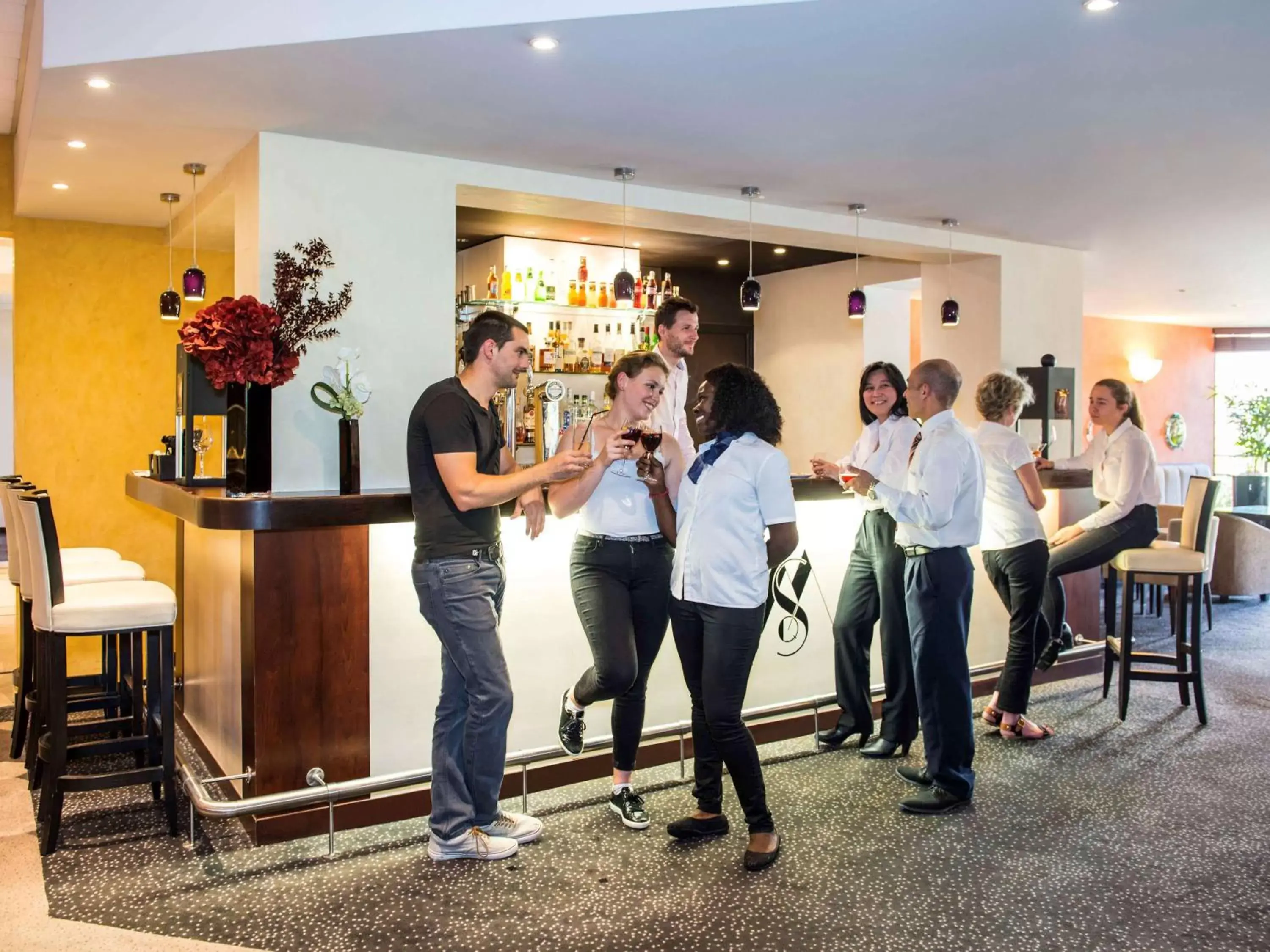 Lounge or bar in Mercure Maurepas Saint Quentin