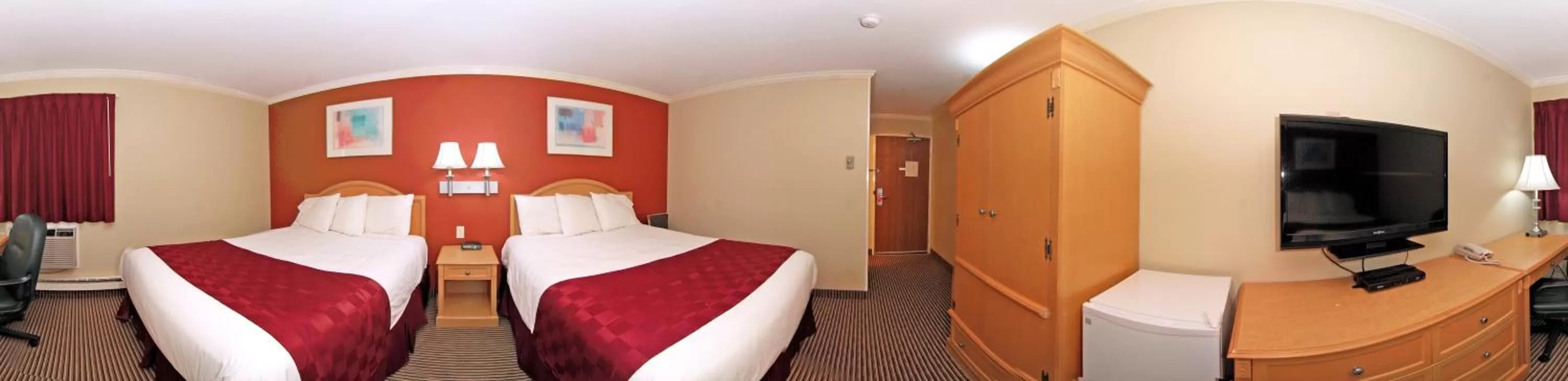 Photo of the whole room, Bed in Valley Inn Shakopee