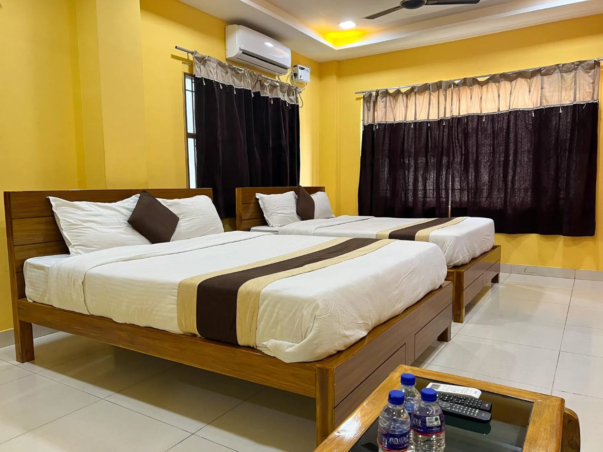 Photo of the whole room, Bed in Le Hotel Host