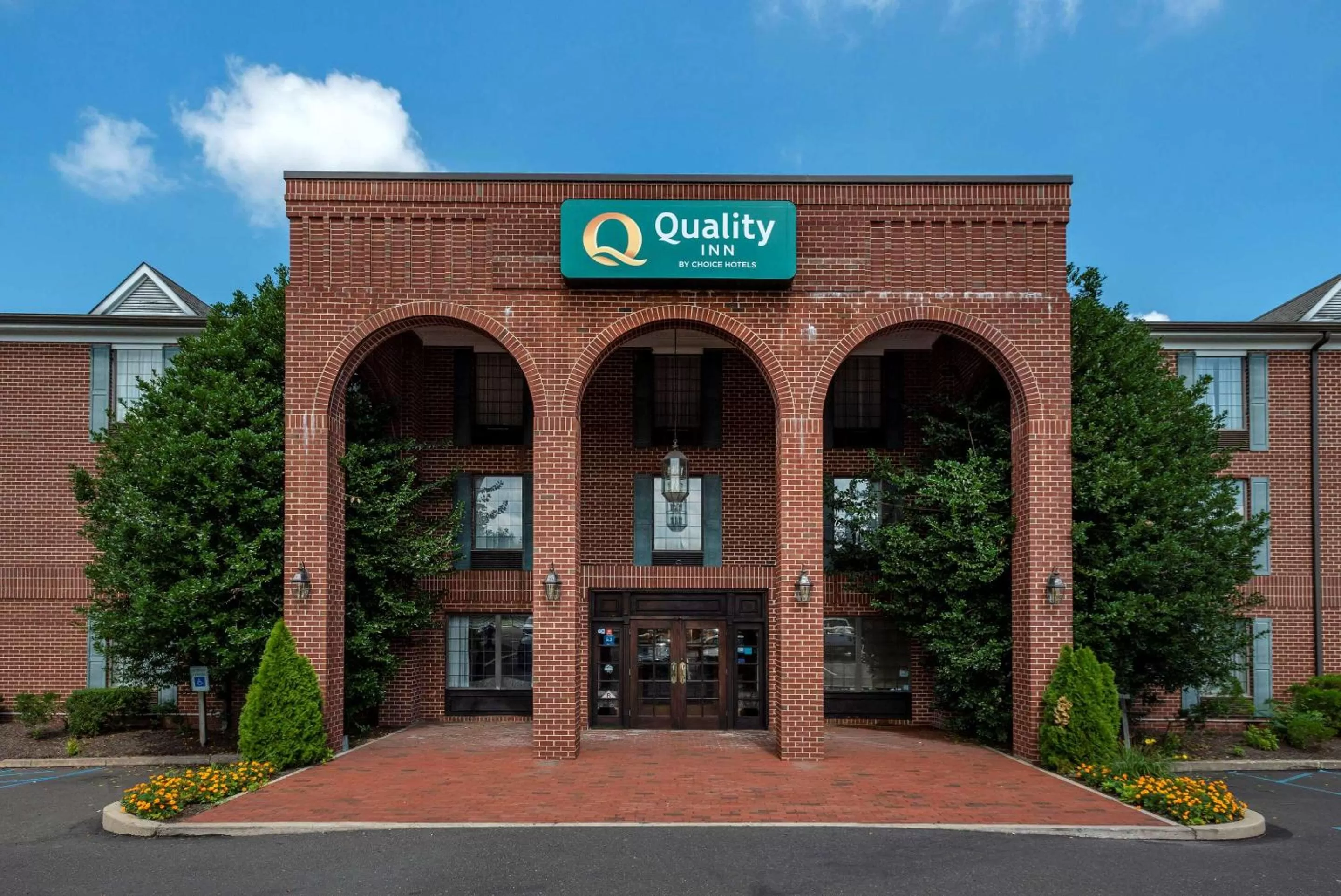 Property building in Quality Inn Montgomeryville-Philadelphia