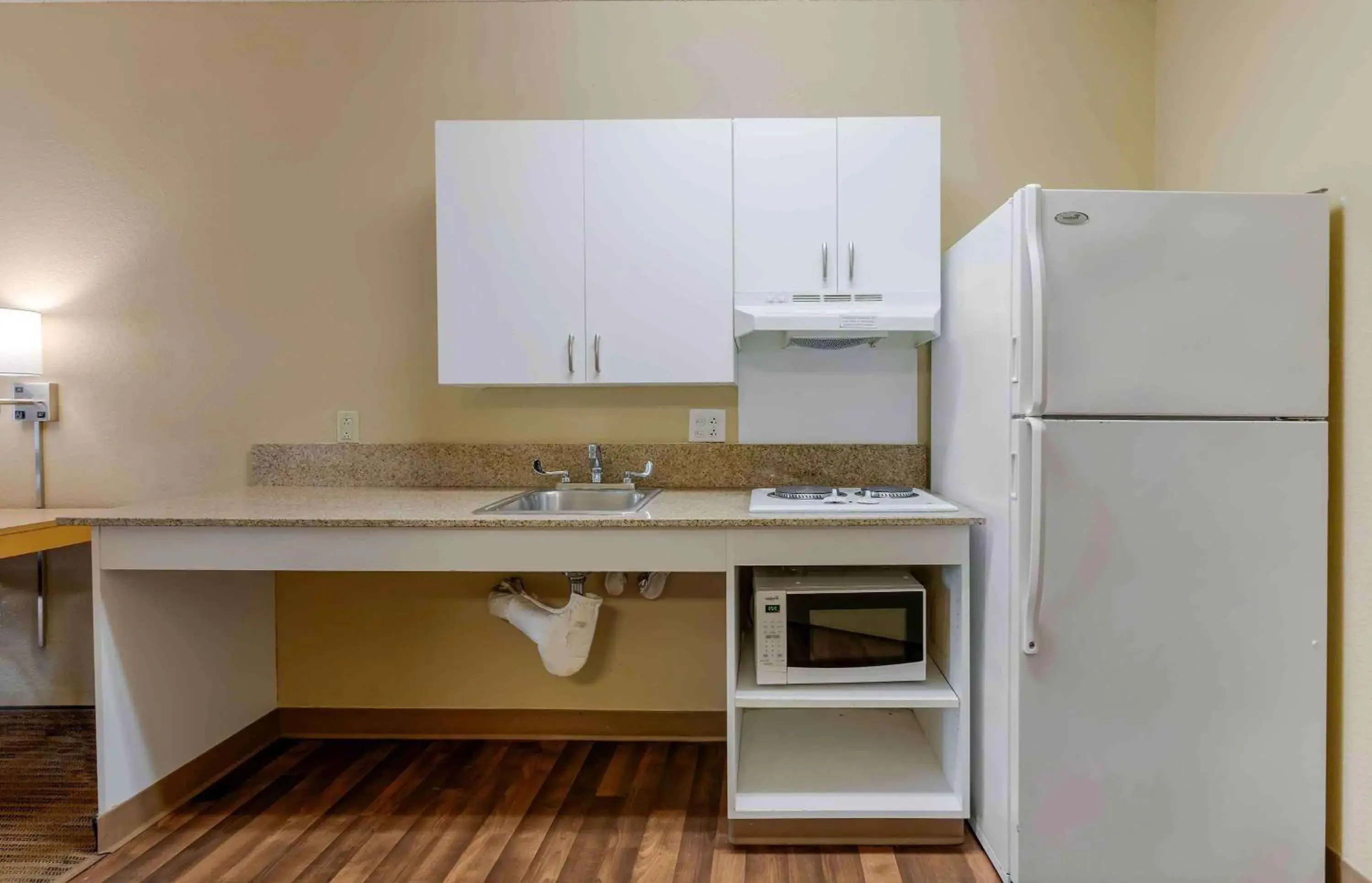 Bedroom, Kitchen/Kitchenette in Extended Stay America Suites - Minneapolis - Maple Grove