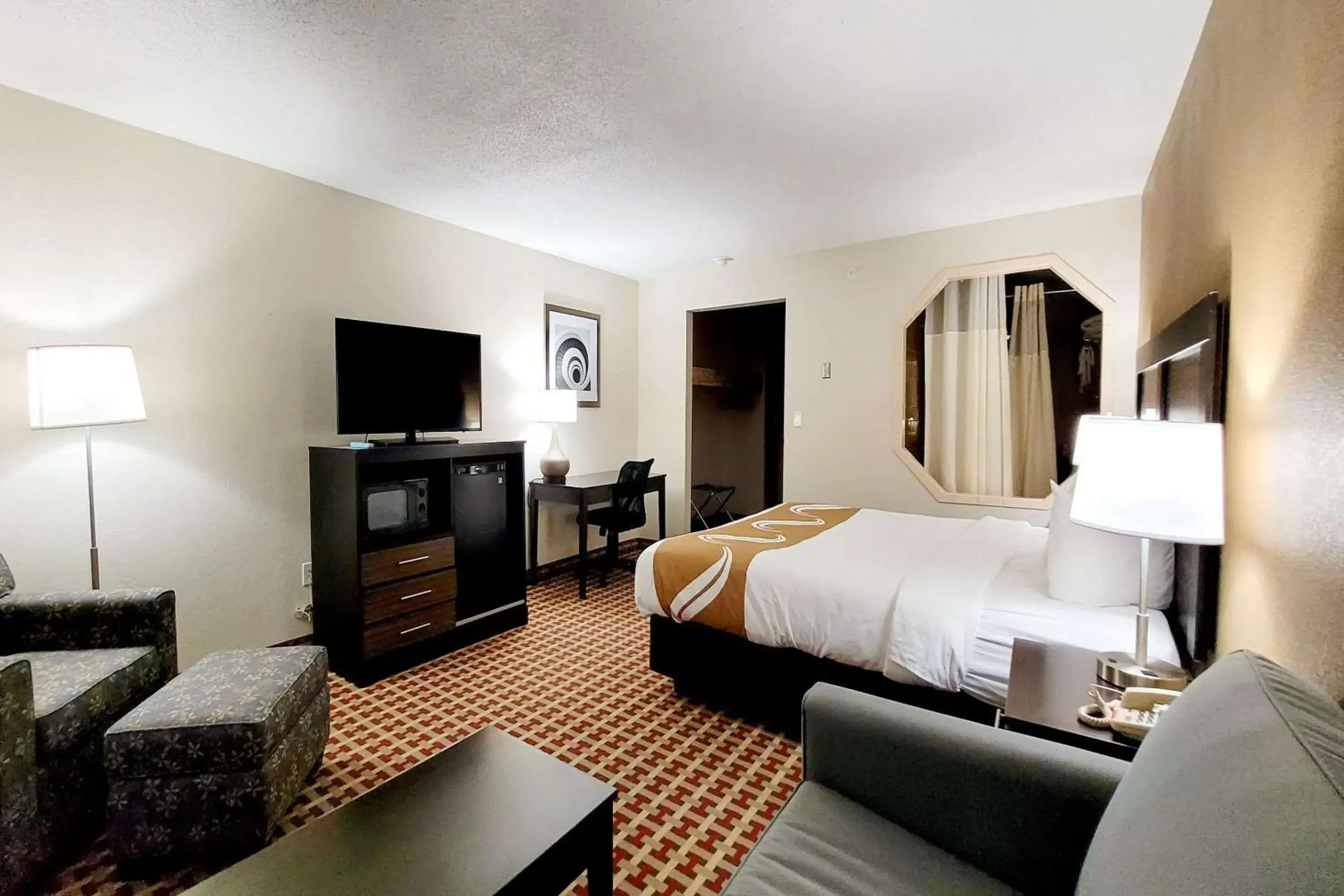 Bedroom in Quality Inn & Suites Marion