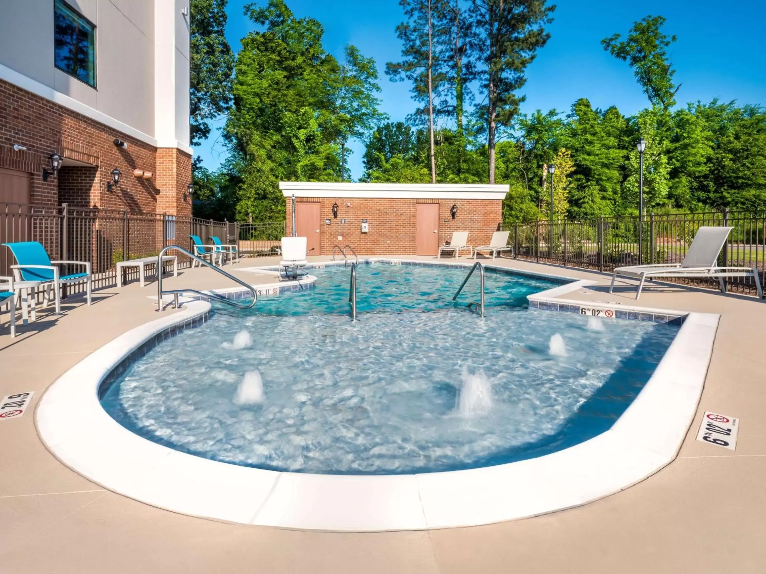 Pool view, Swimming Pool in Hampton Inn Chattanooga East Ridge